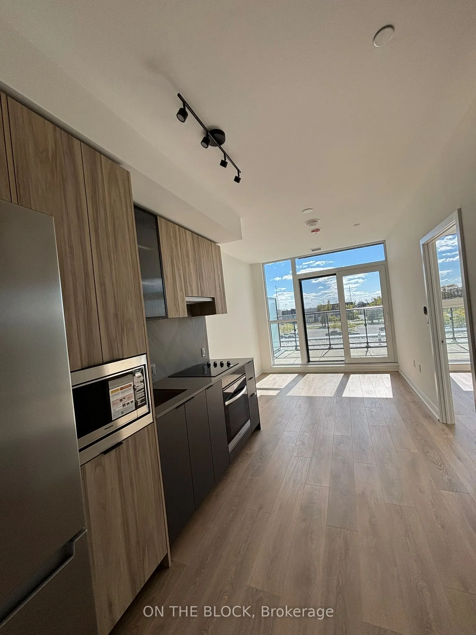 1037 The Queensway, #208