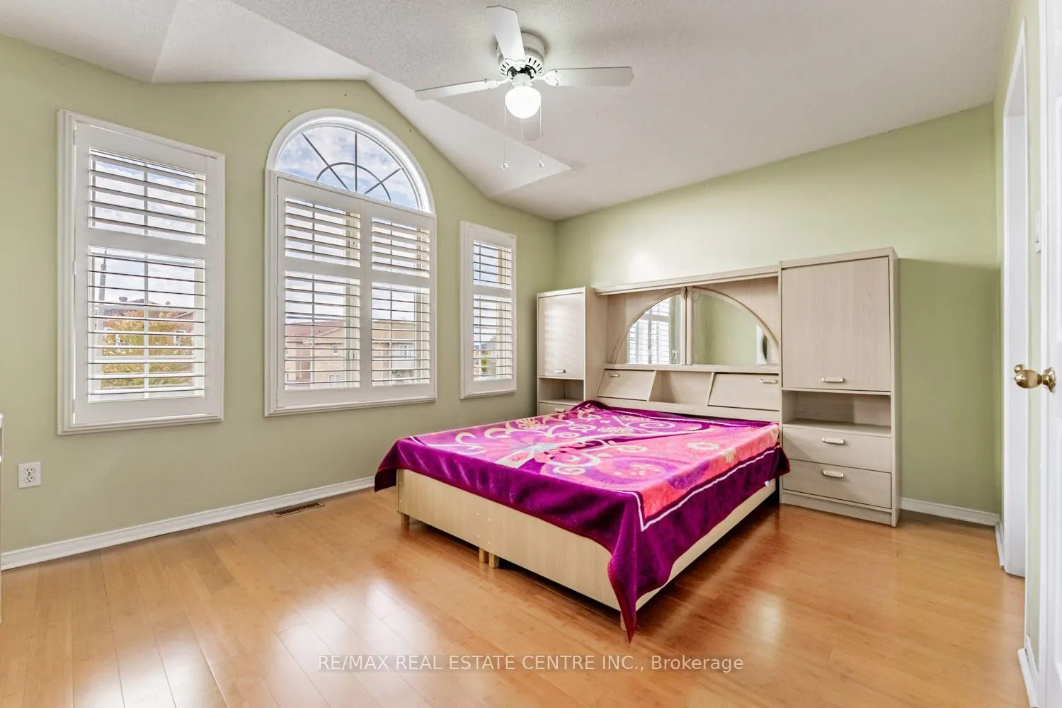 8 Mannel Crescent