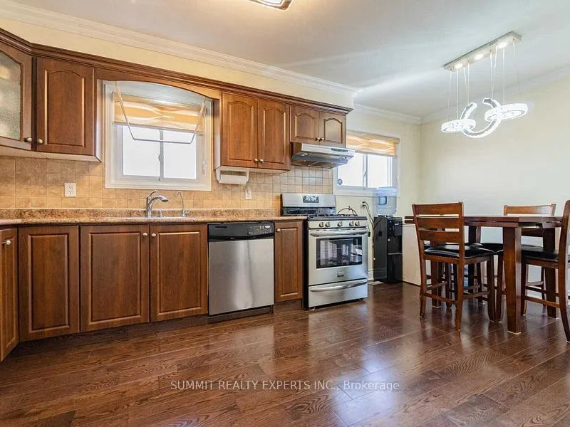 76 Kingswood Drive