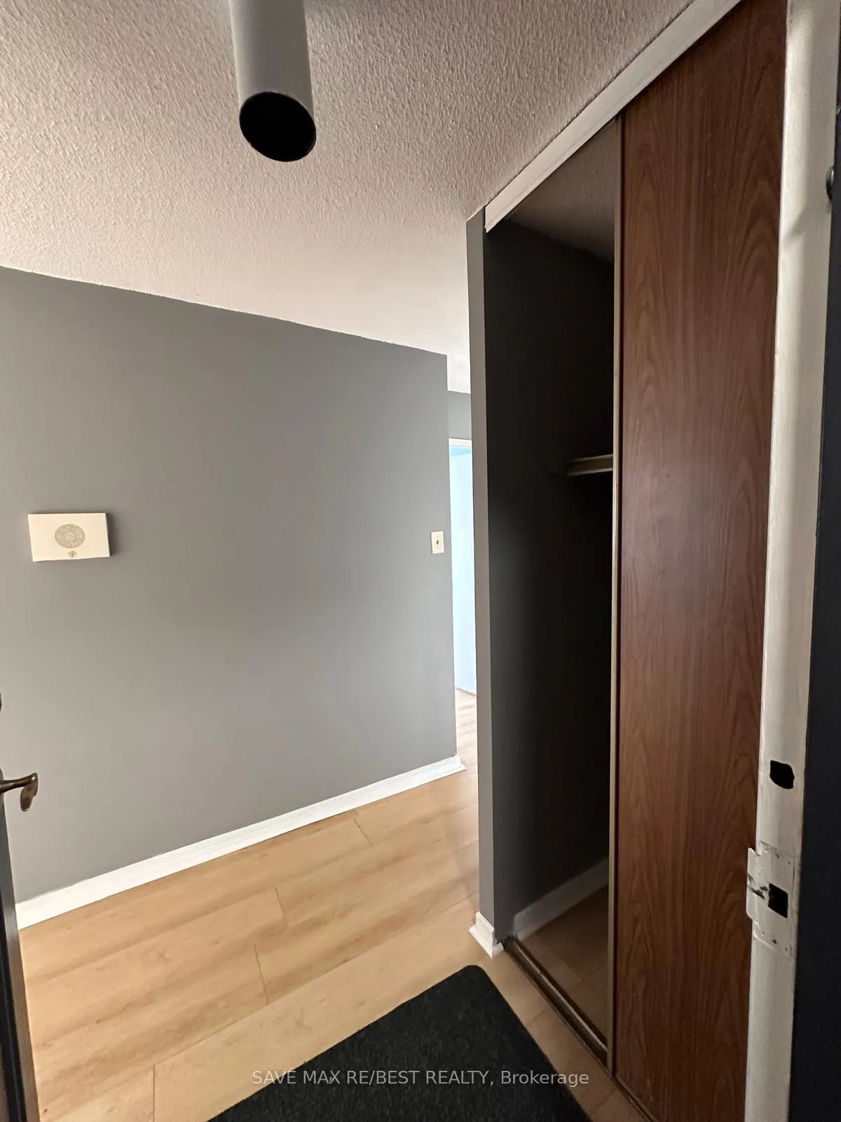 3590 Kaneff Crescent, #706