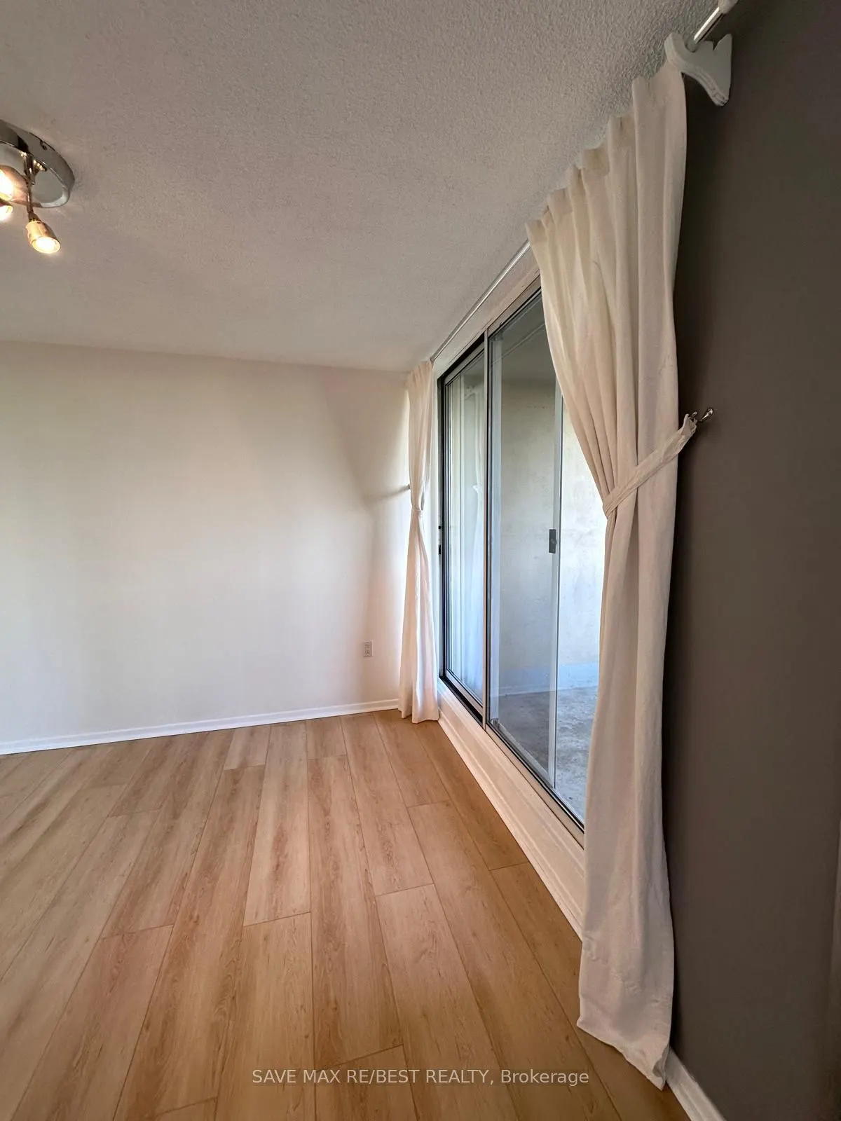 3590 Kaneff Crescent, #706