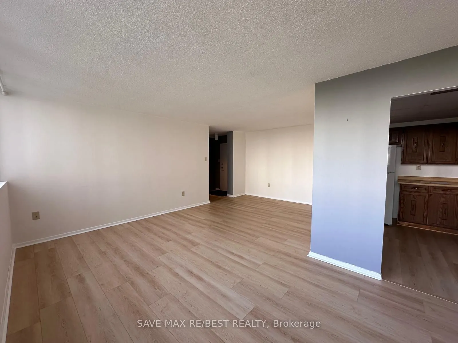 3590 Kaneff Crescent, #706