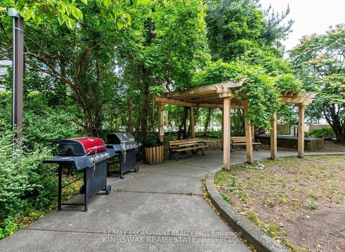 135 Hillcrest Avenue, #1810
