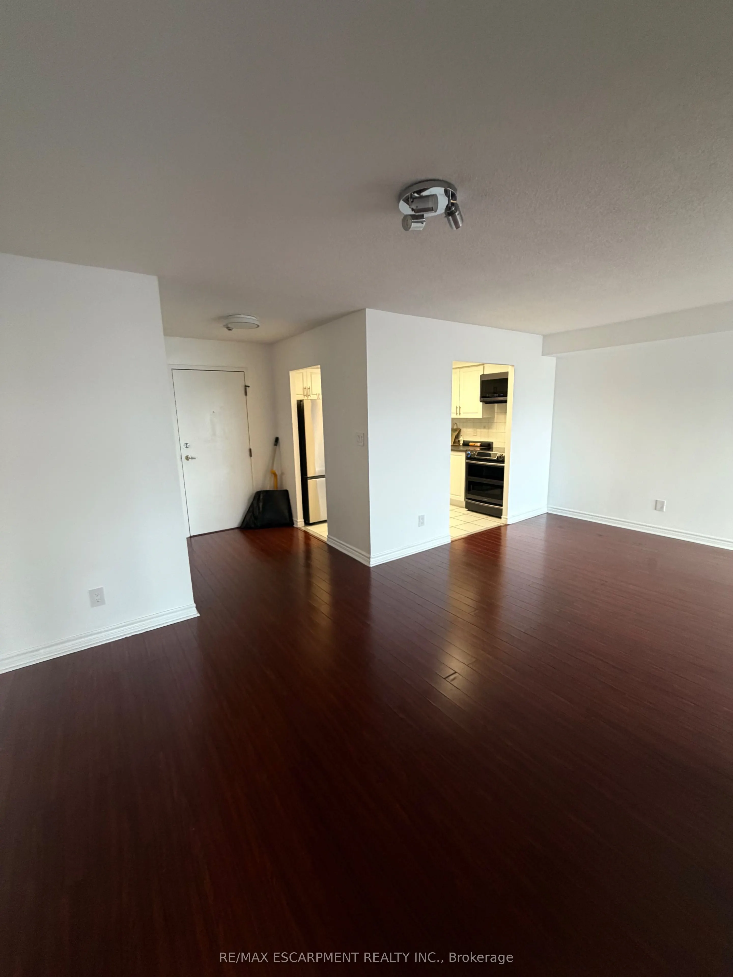 135 Hillcrest Avenue, #1810