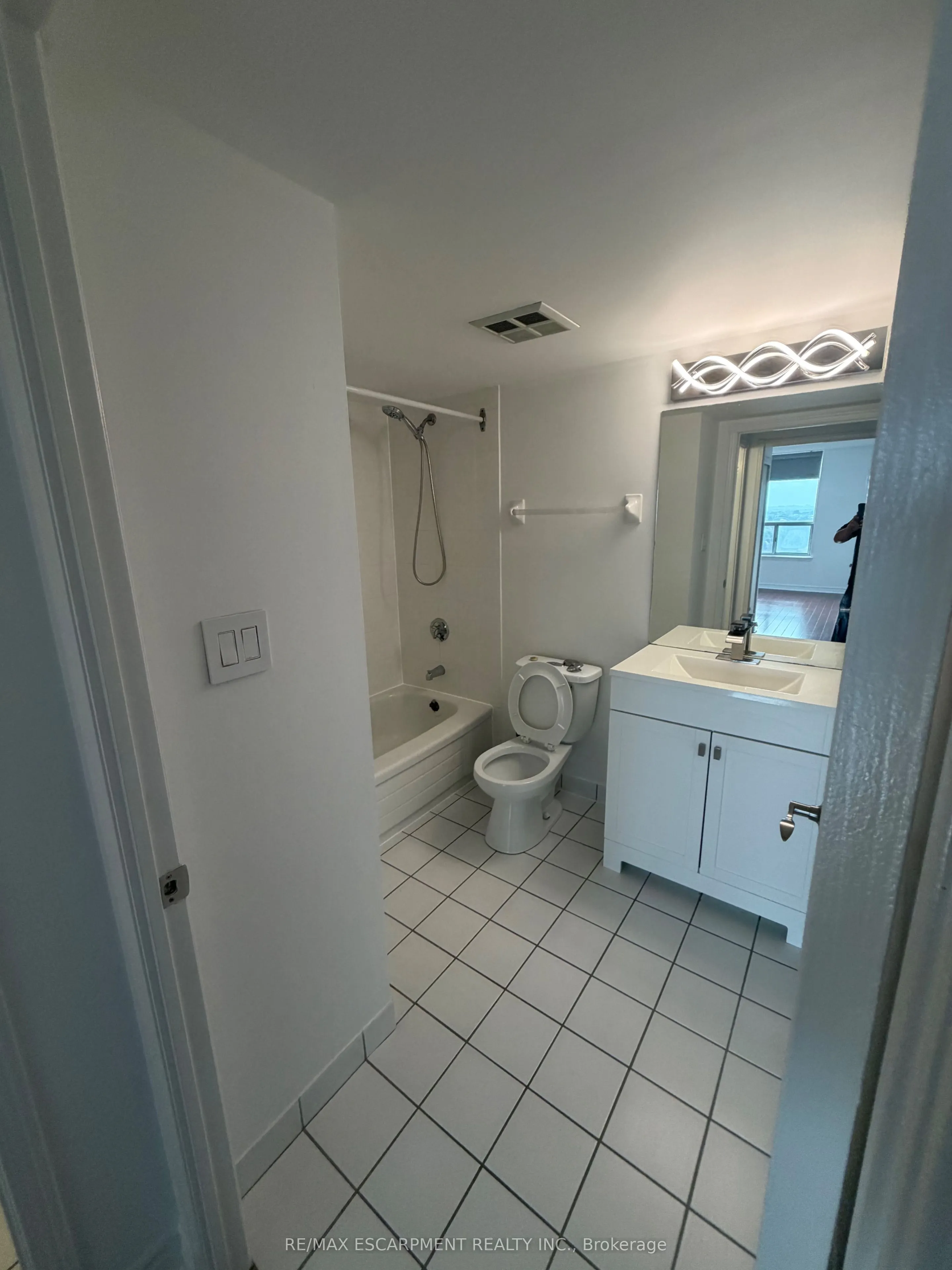 135 Hillcrest Avenue, #1810