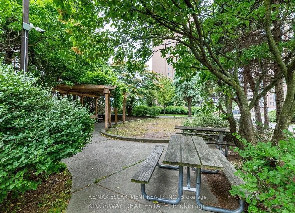 135 Hillcrest Avenue, #1810