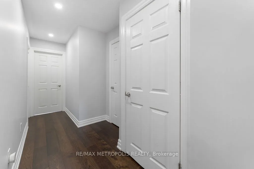 1316 Mowat Lane