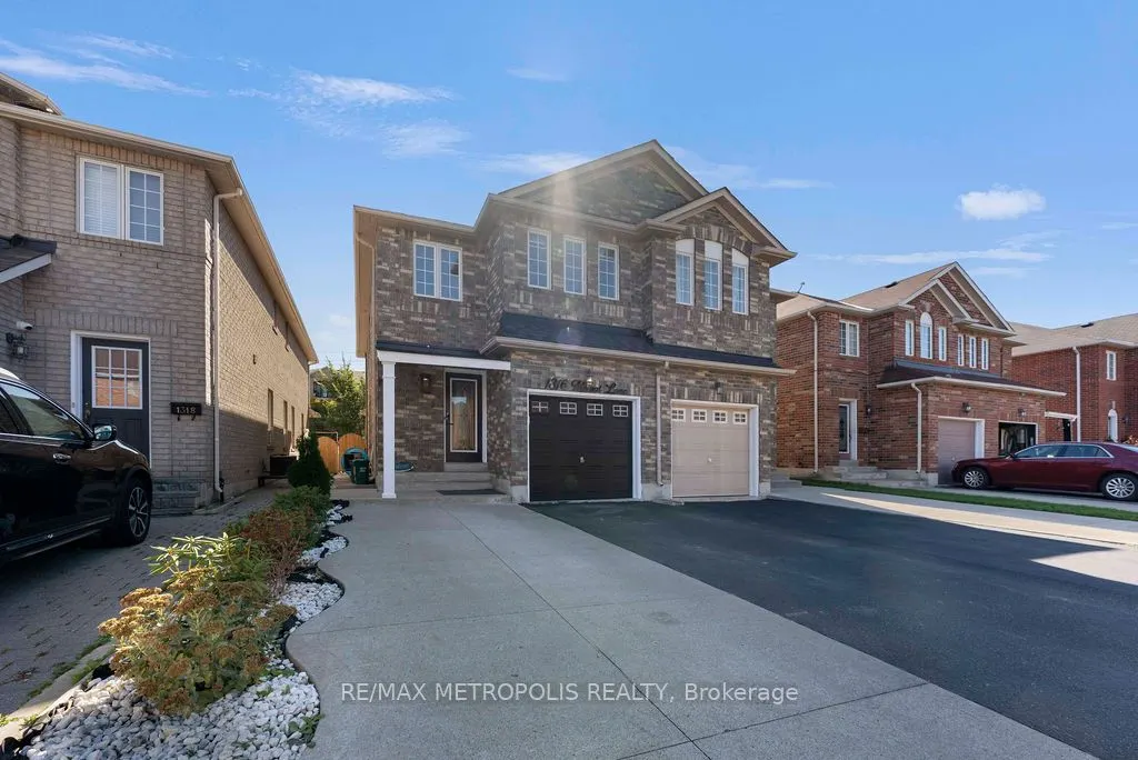 1316 Mowat Lane