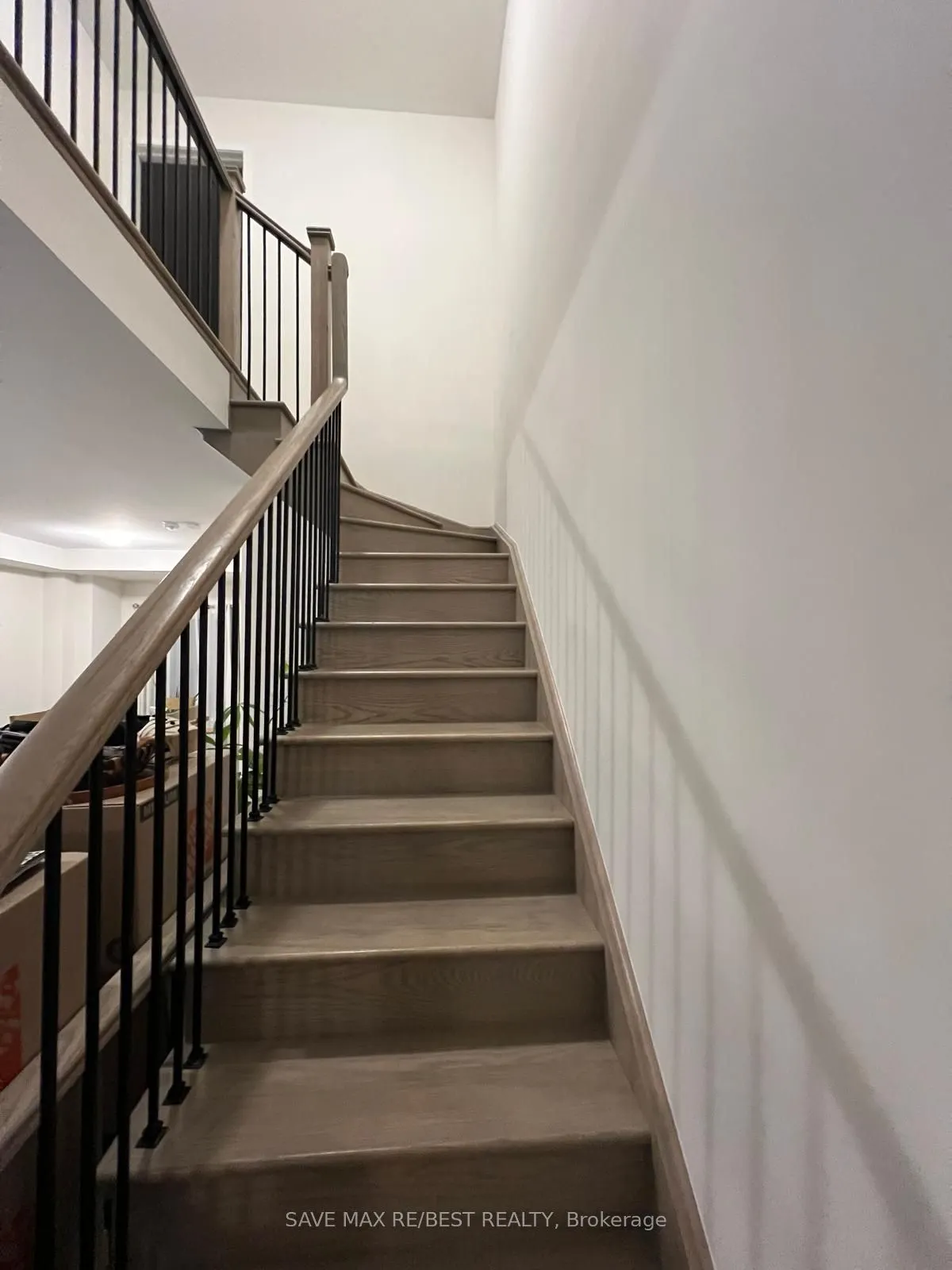 10 Heathrow Lane