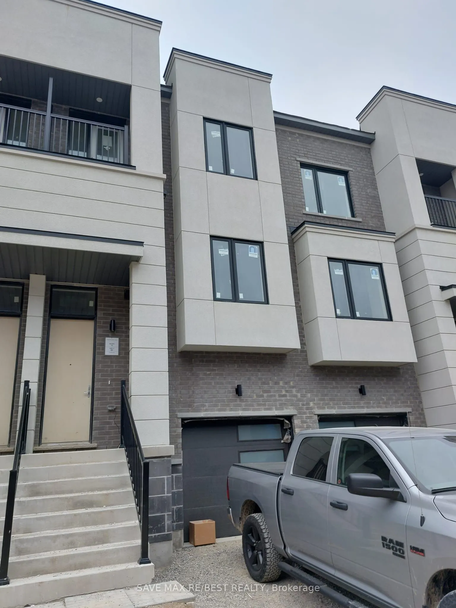 10 Heathrow Lane