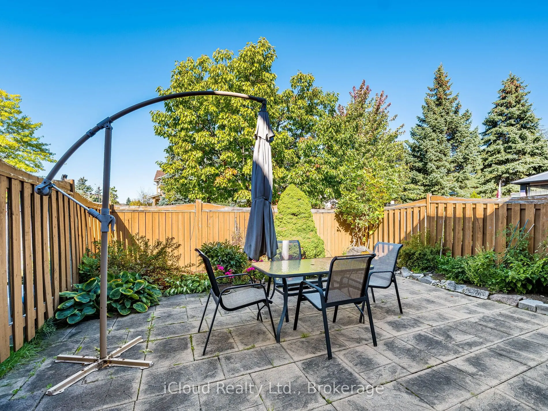 82 Hanton Crescent