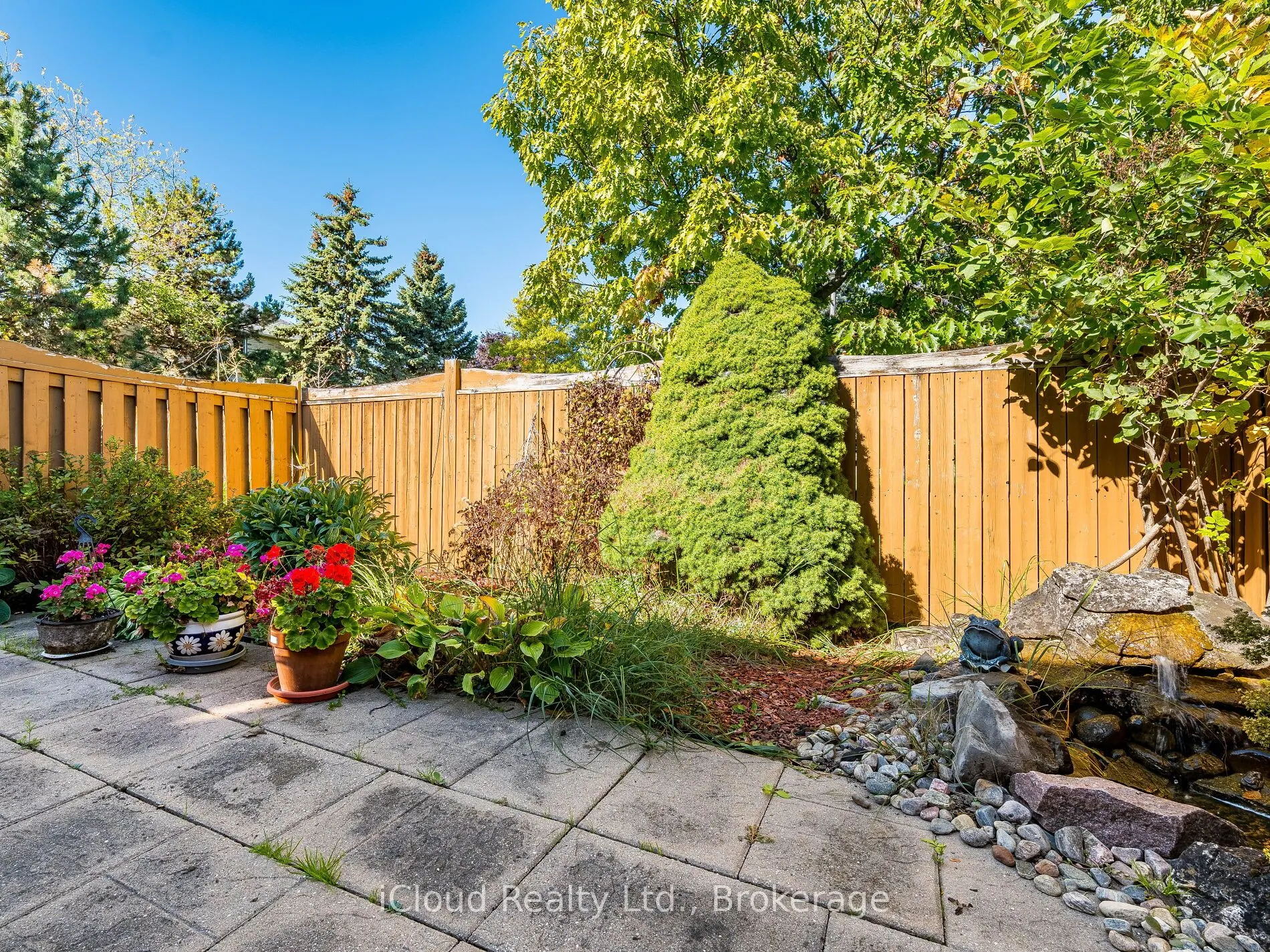 82 Hanton Crescent