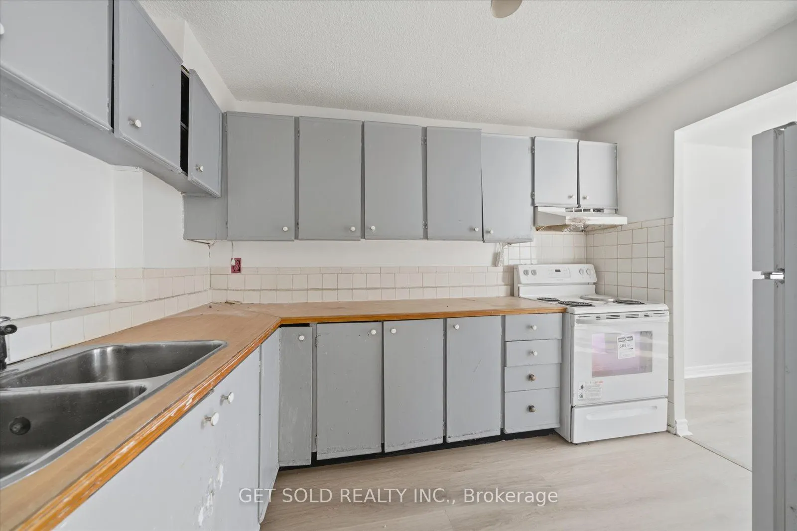2121 Roche Court, #301