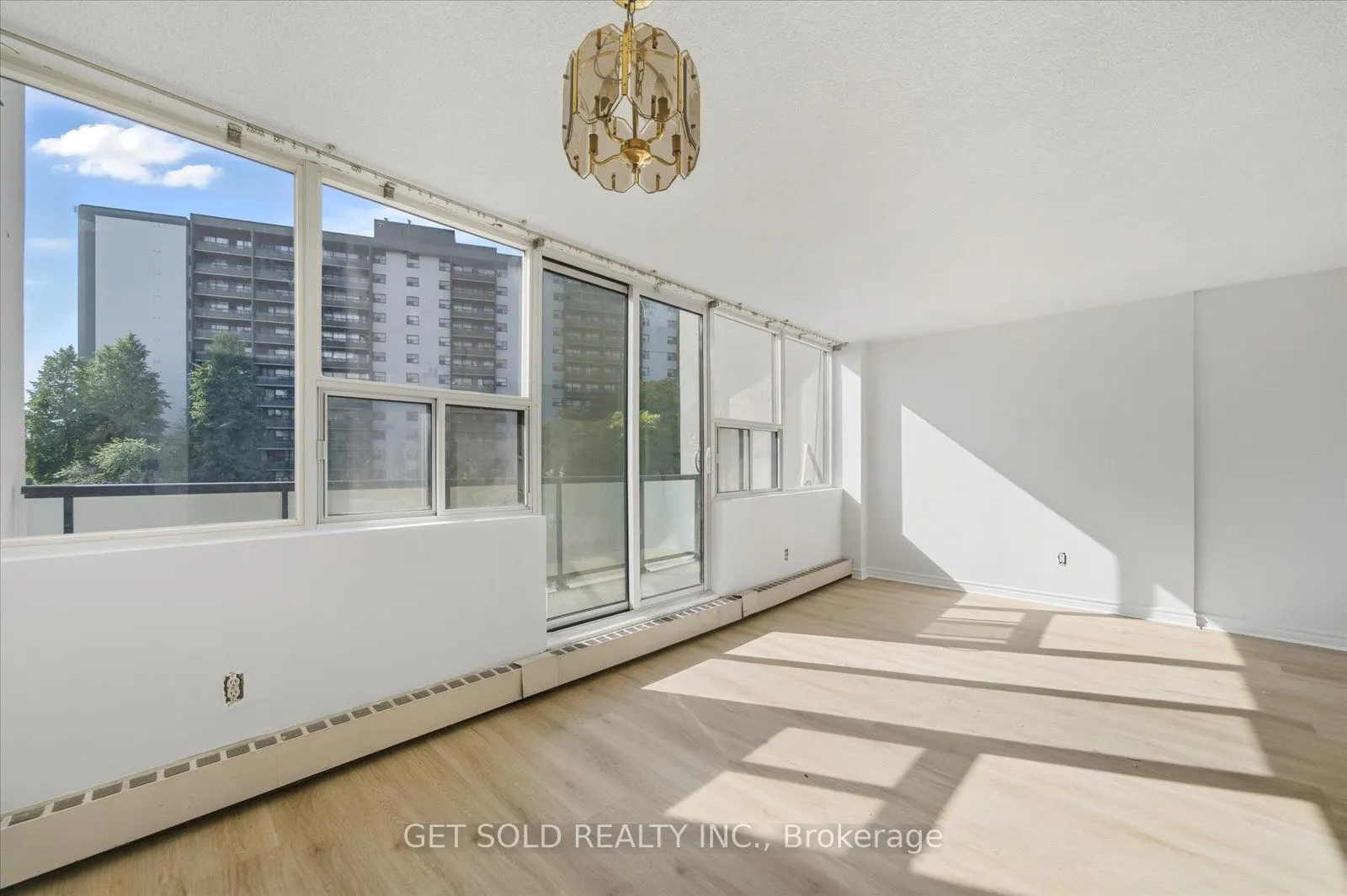 2121 Roche Court, #301