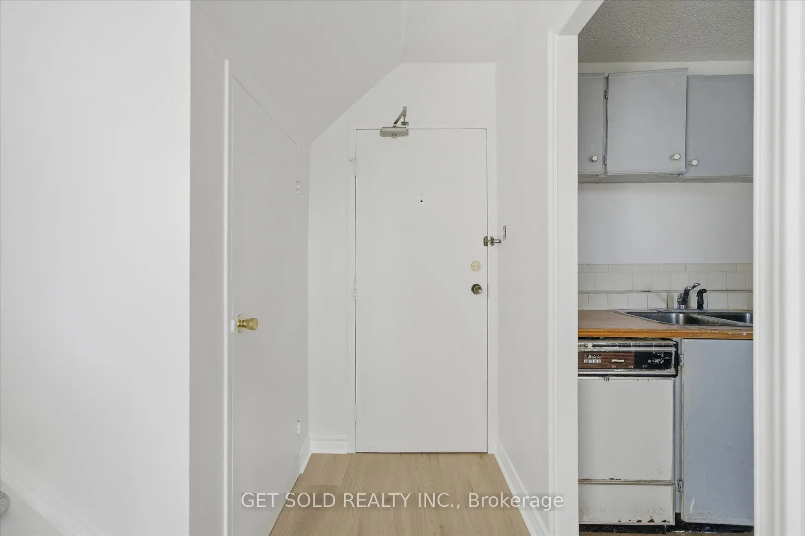 2121 Roche Court, #301