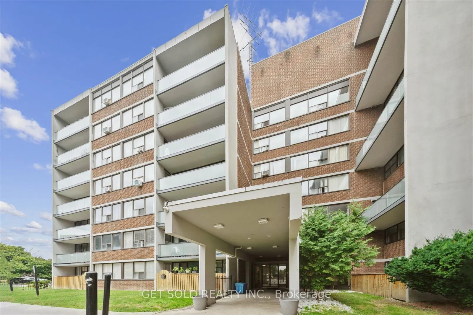 2121 Roche Court, #301