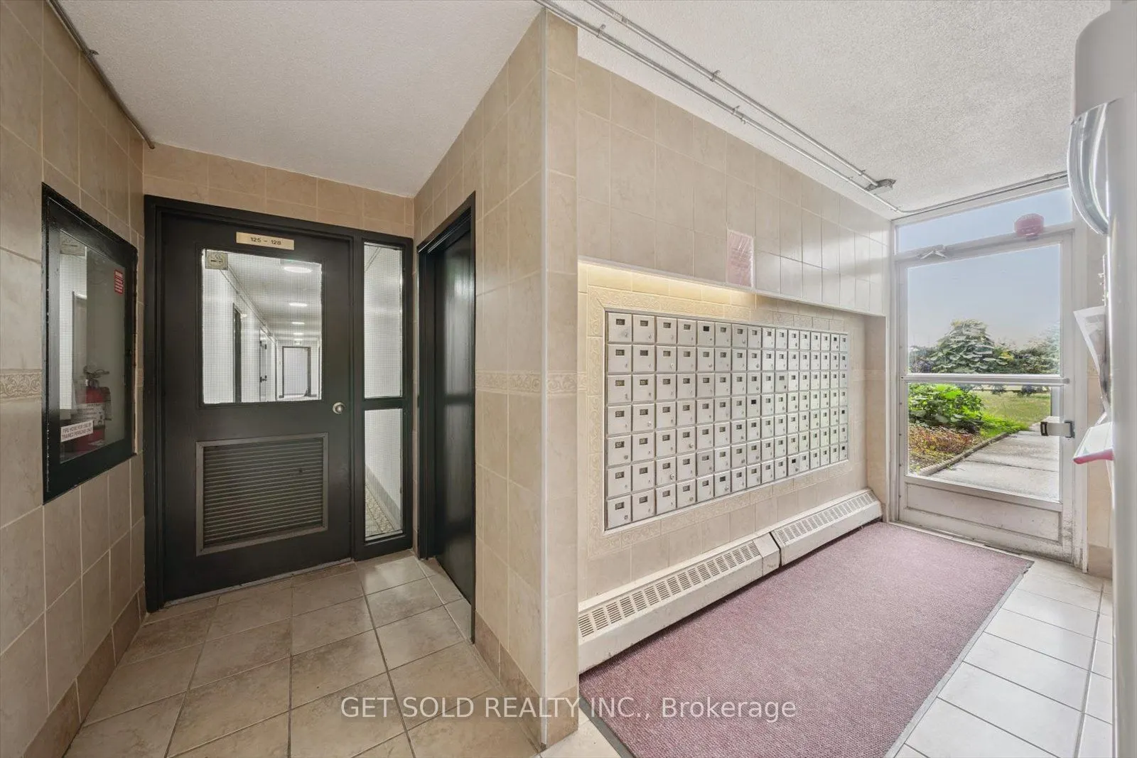 2121 Roche Court, #301