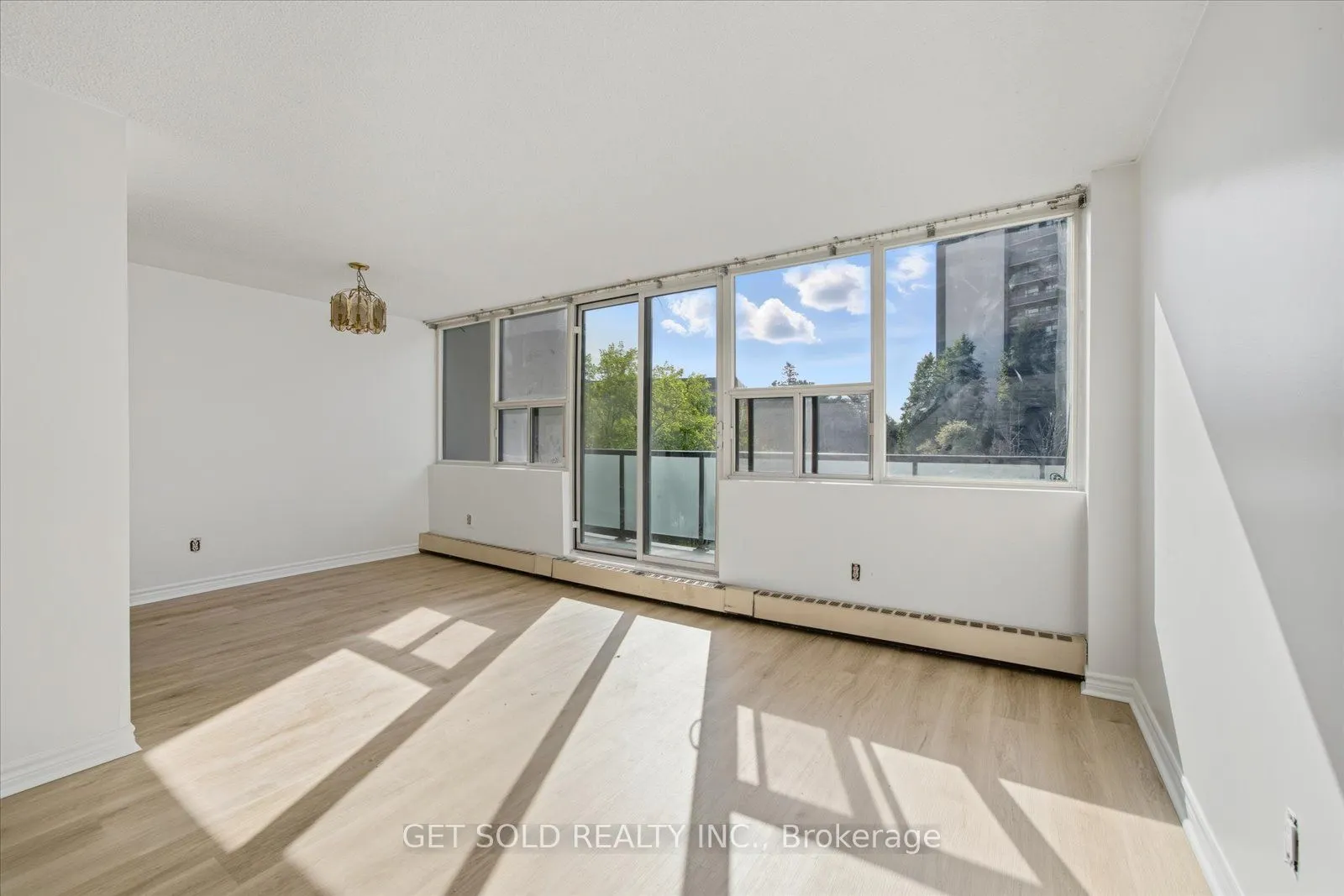 2121 Roche Court, #301