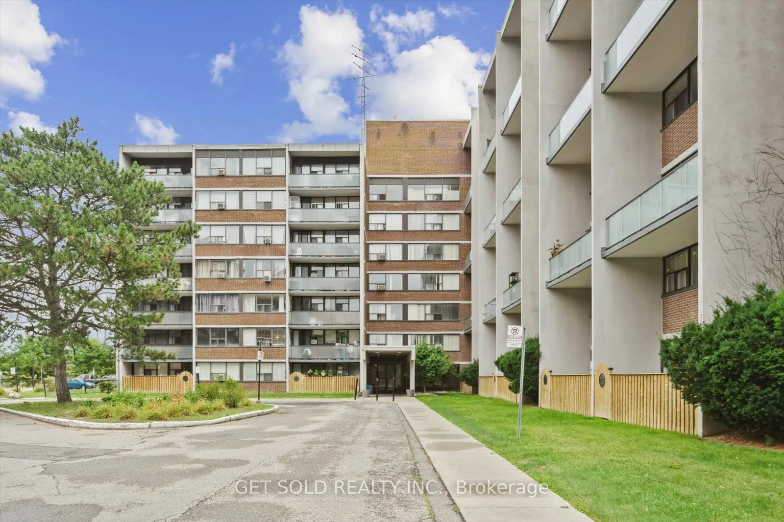 2121 Roche Court, #301