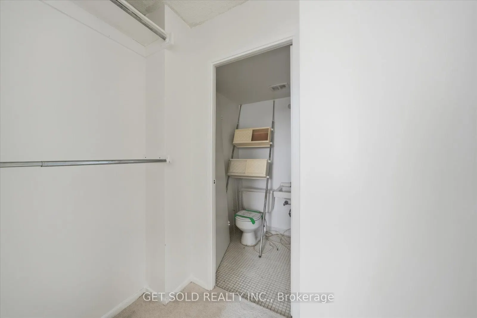 2121 Roche Court, #301