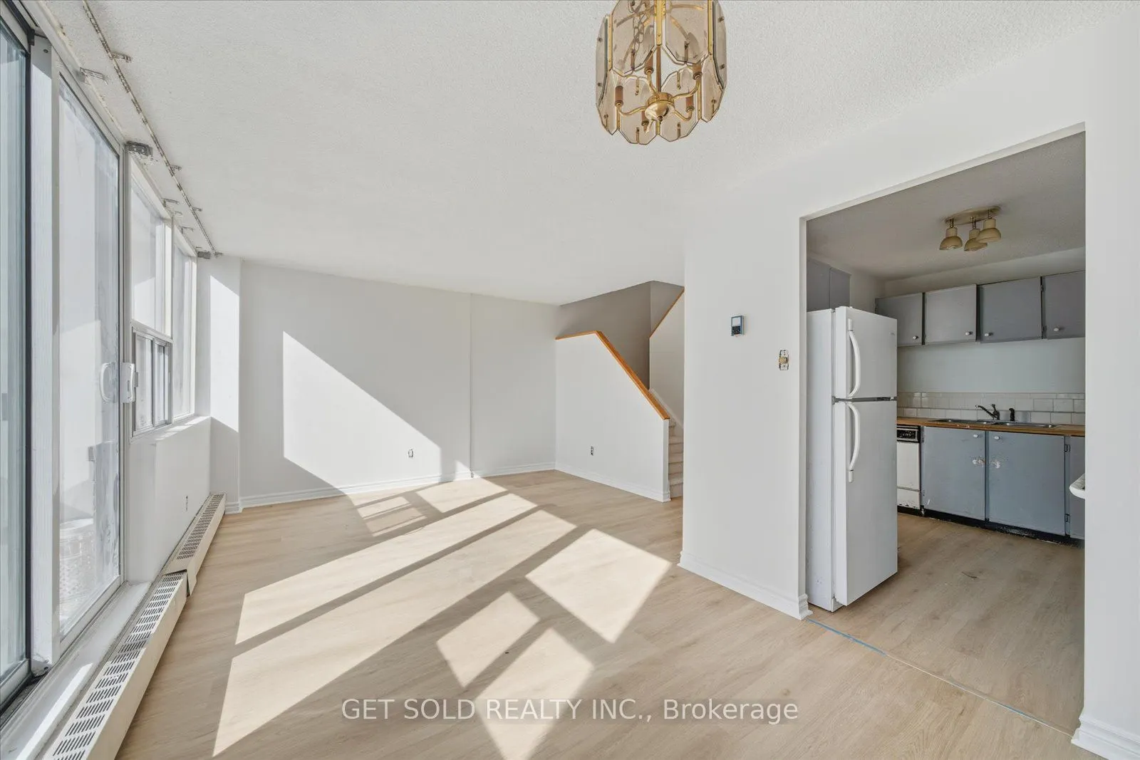 2121 Roche Court, #301