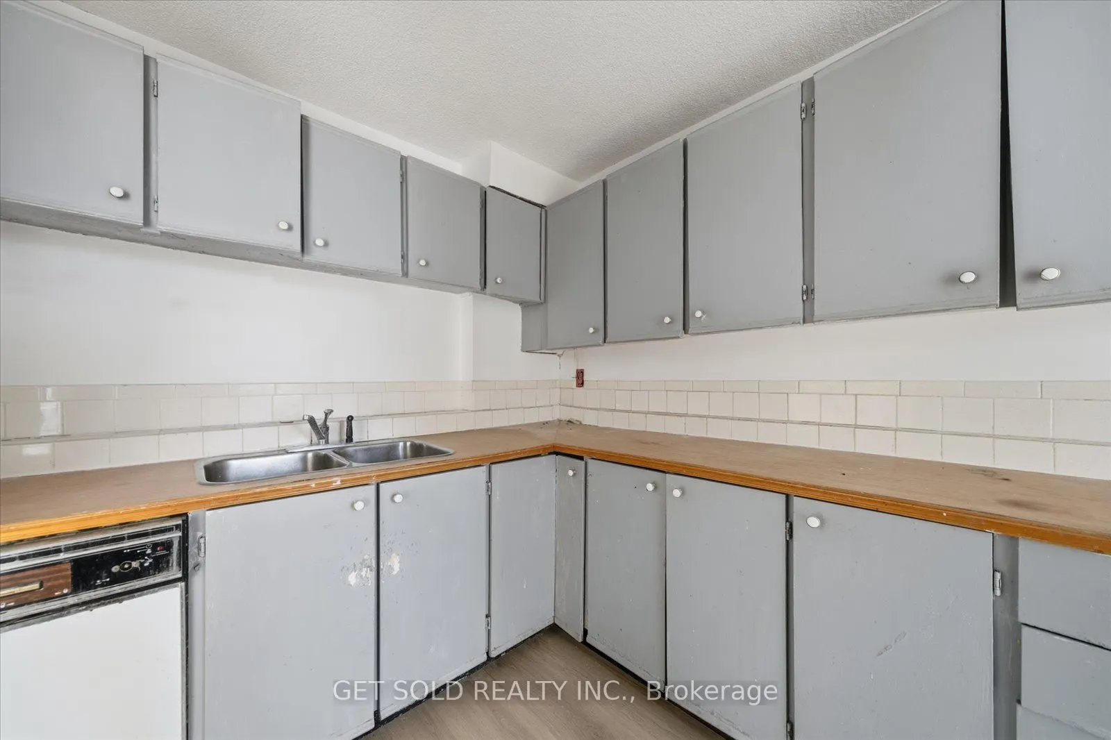 2121 Roche Court, #301