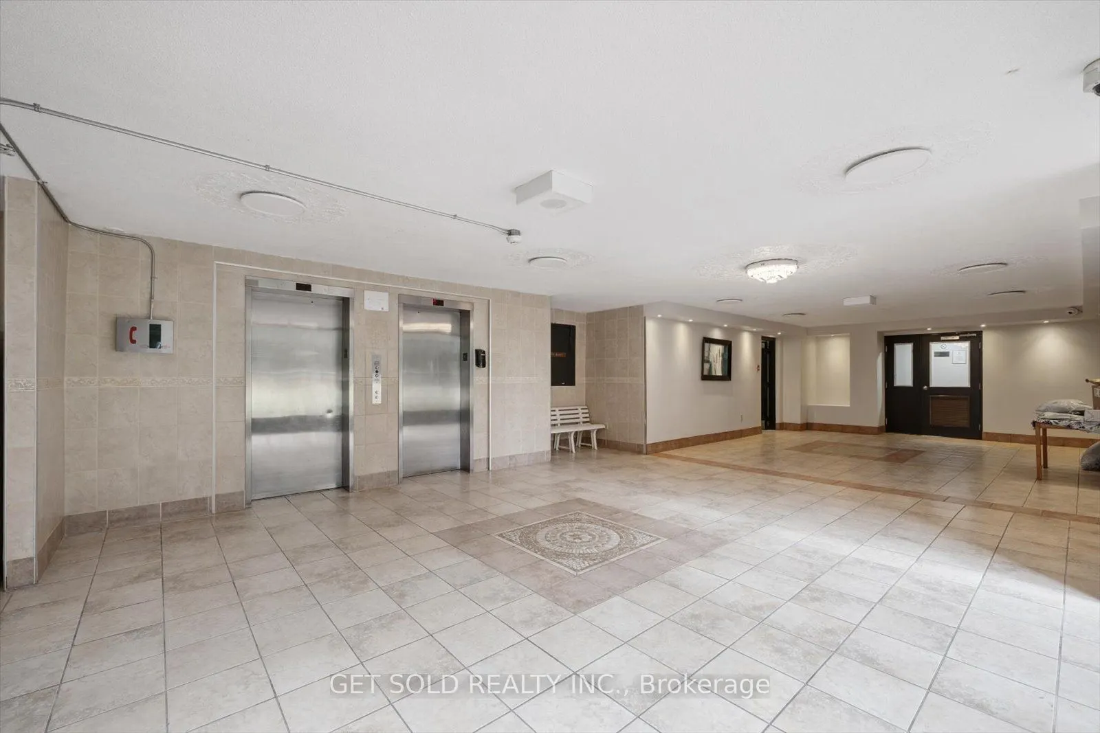 2121 Roche Court, #301