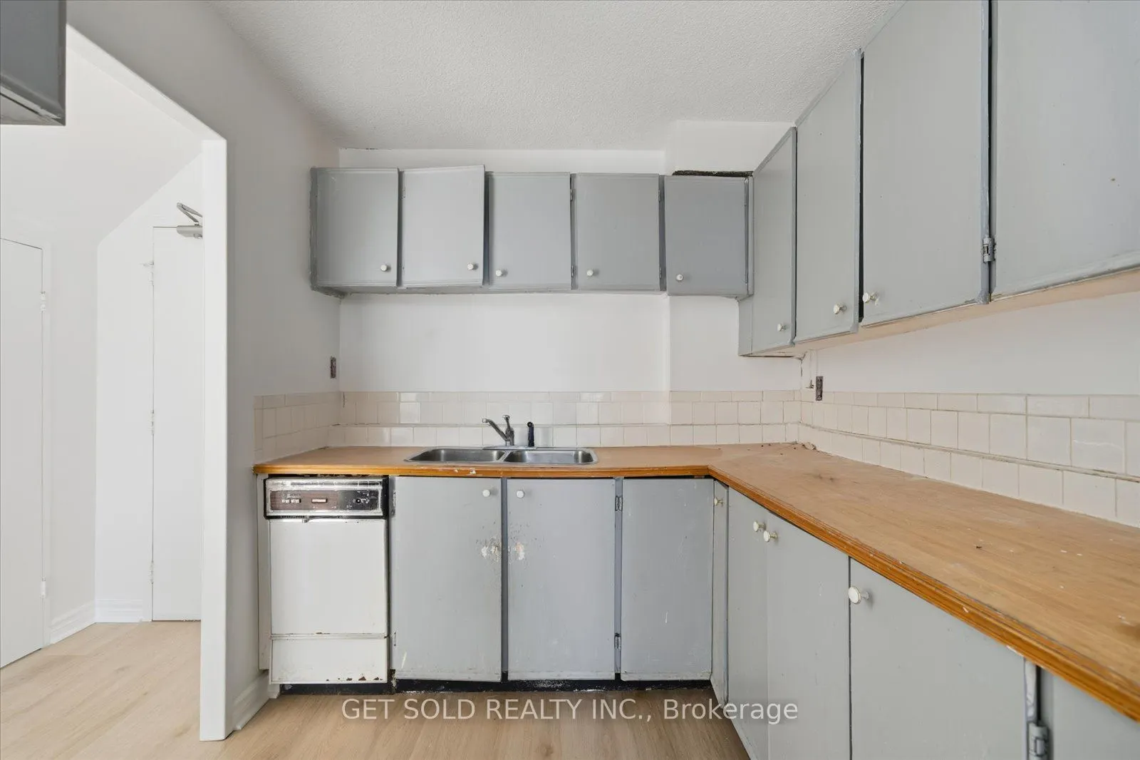 2121 Roche Court, #301