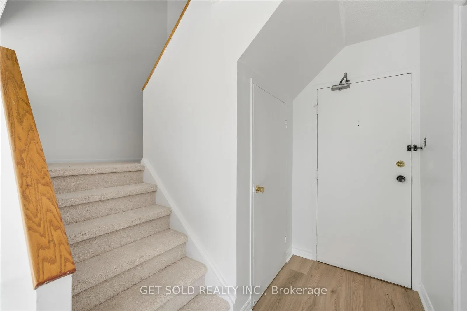 2121 Roche Court, #301