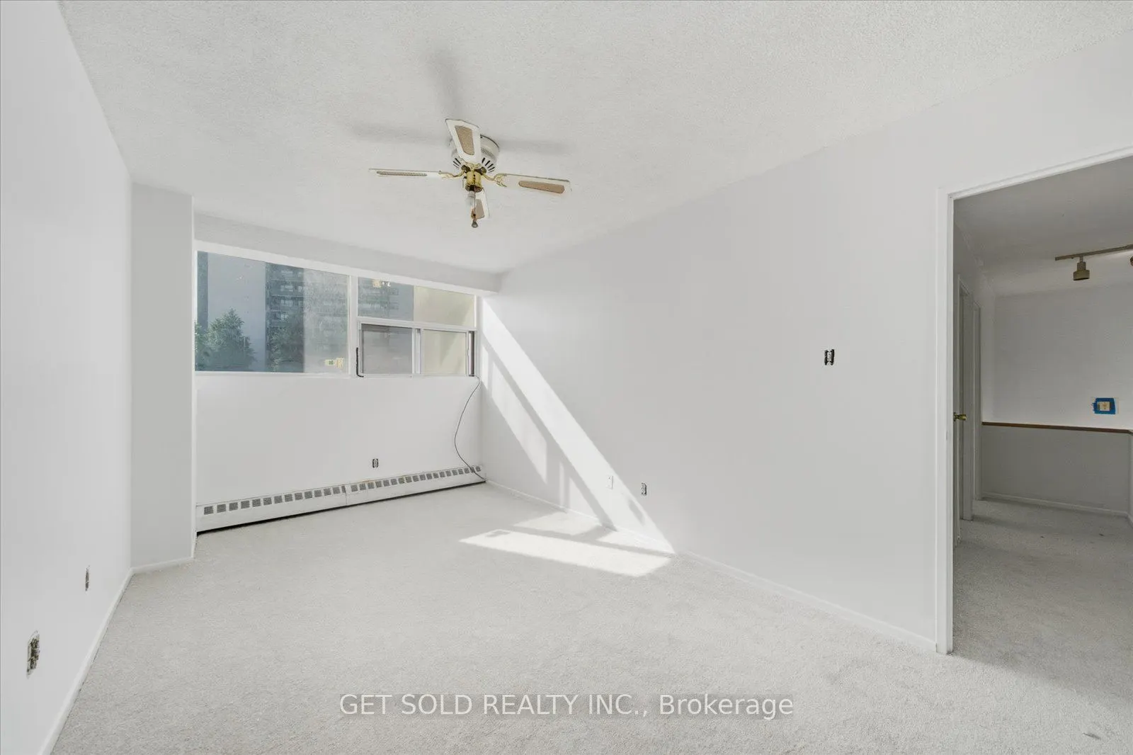 2121 Roche Court, #301