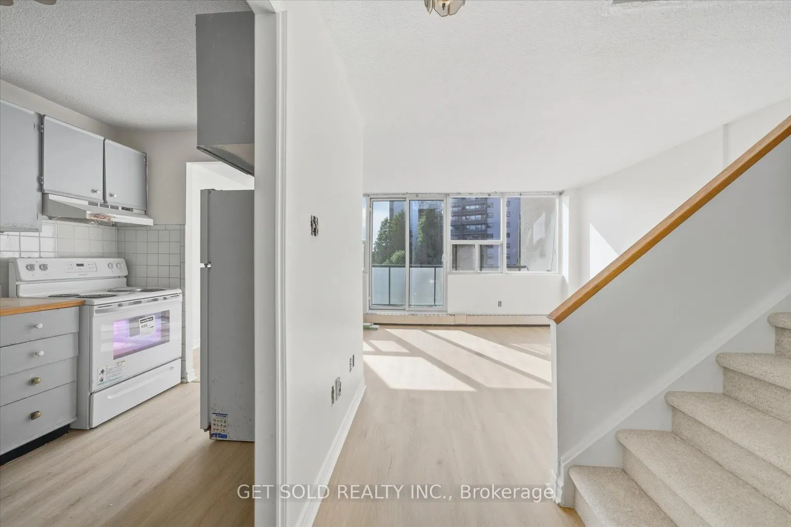2121 Roche Court, #301