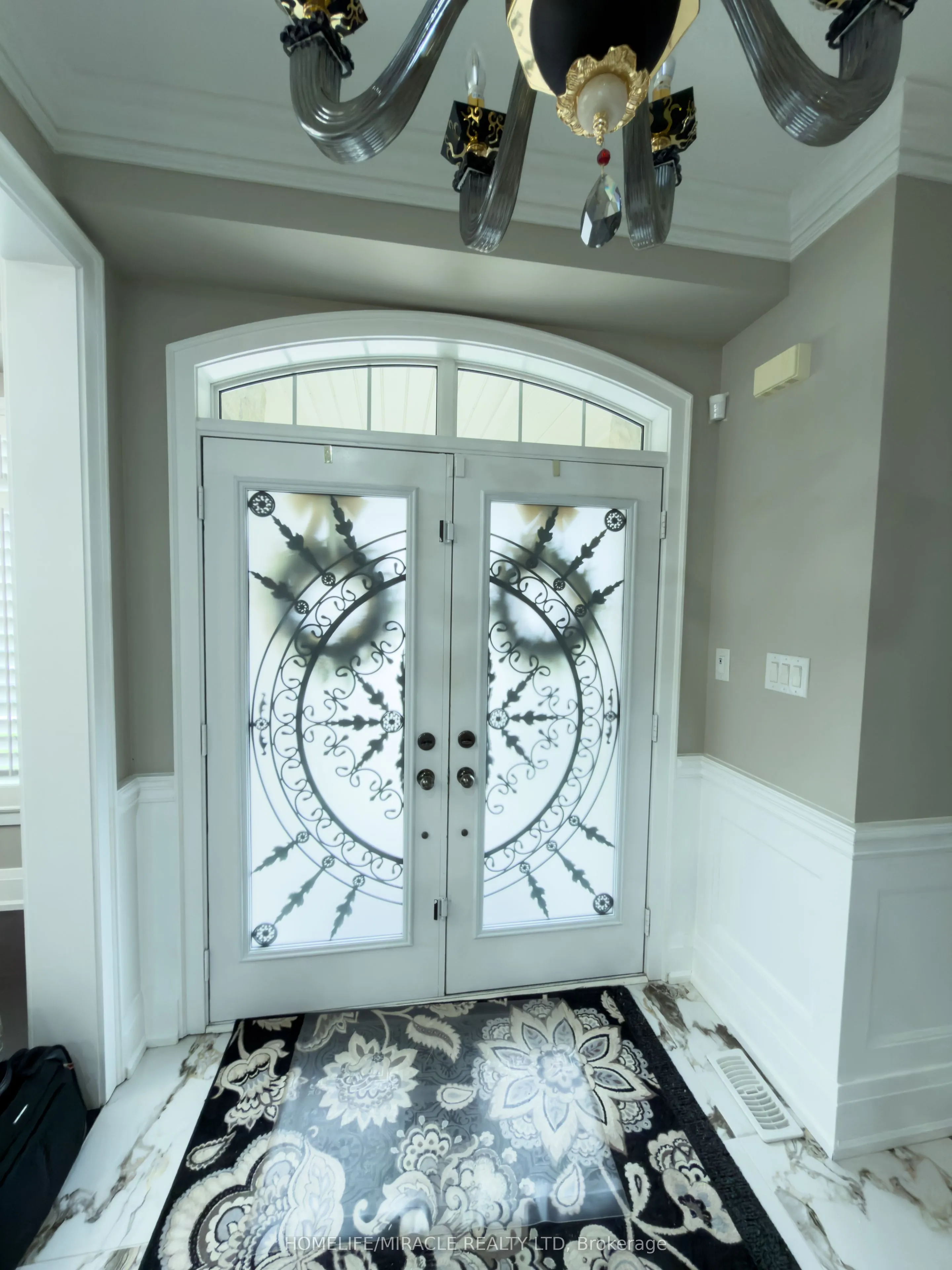 404 Queen Mary Drive