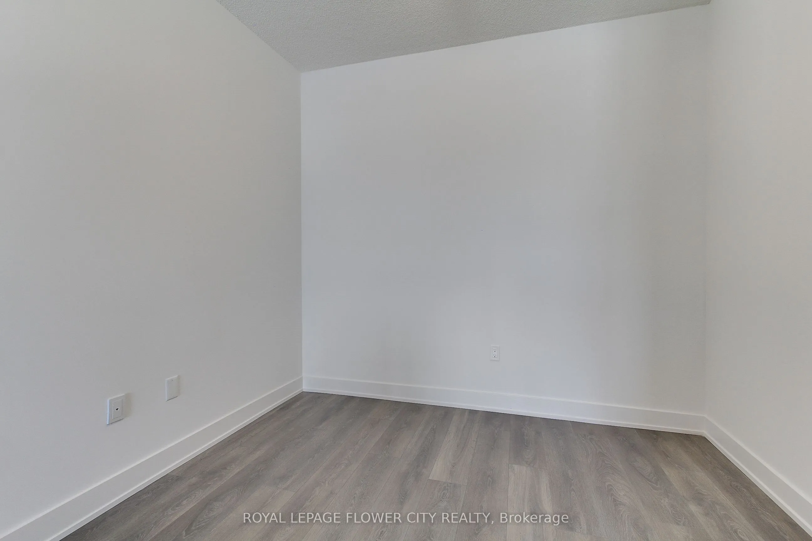 202 Burnhamthorpe Road E, #1506