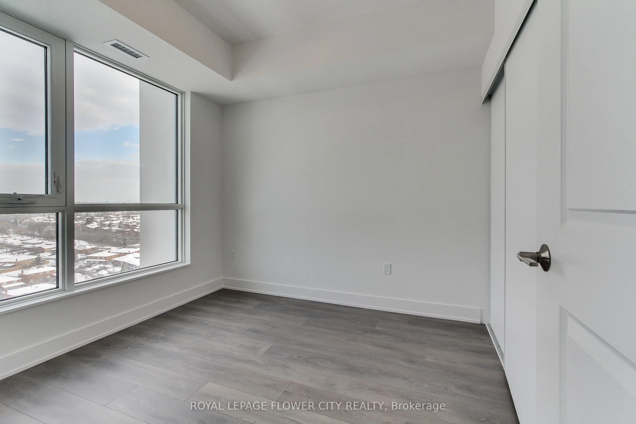 202 Burnhamthorpe Road E, #1506