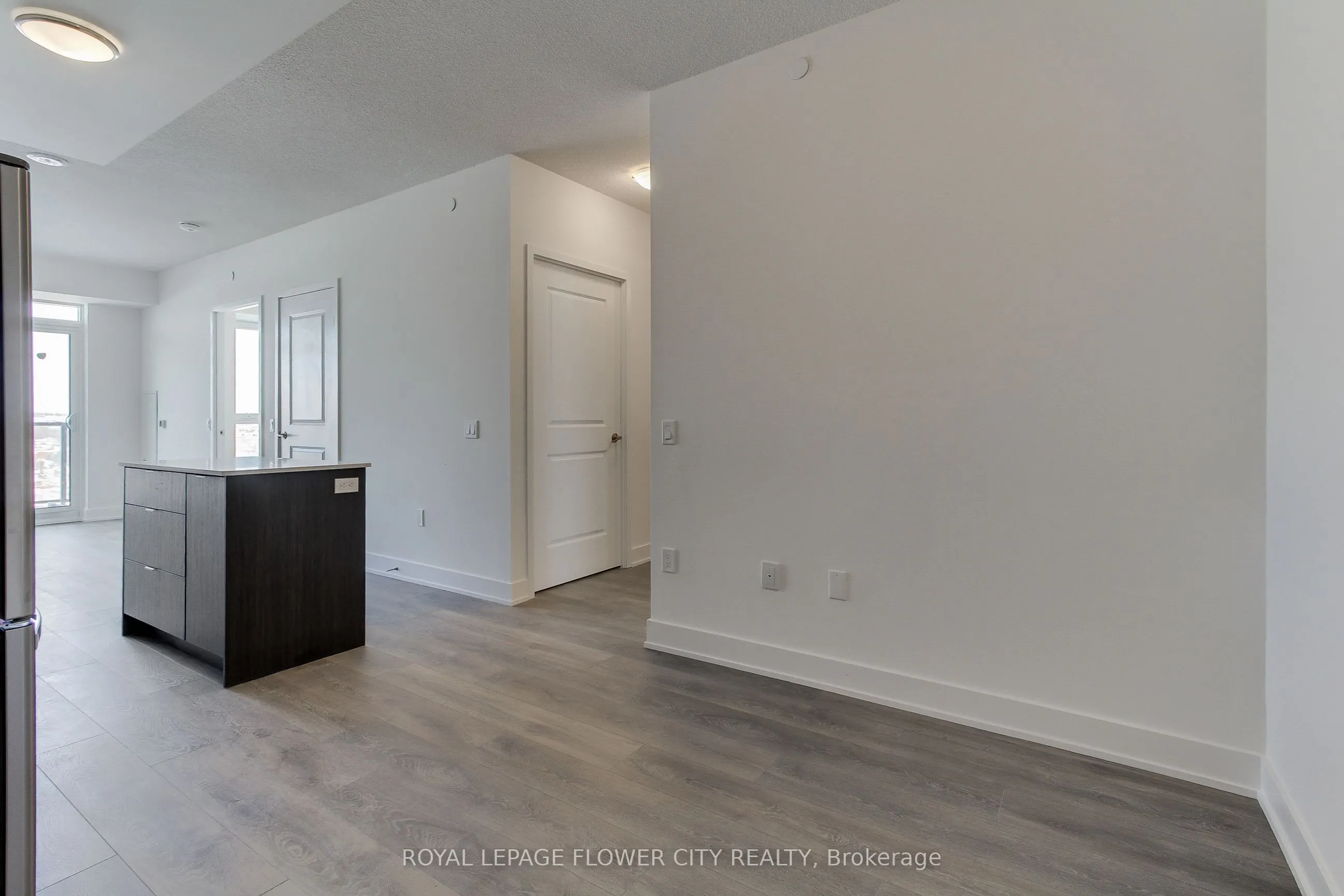 202 Burnhamthorpe Road E, #1506