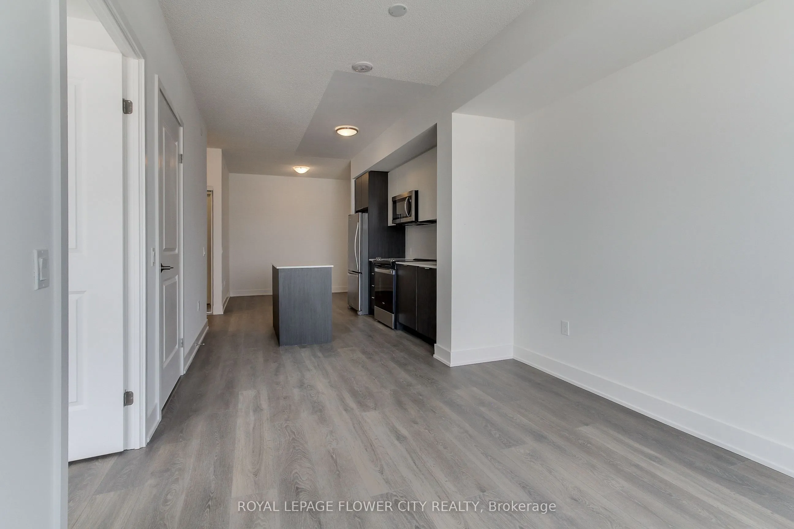 202 Burnhamthorpe Road E, #1506