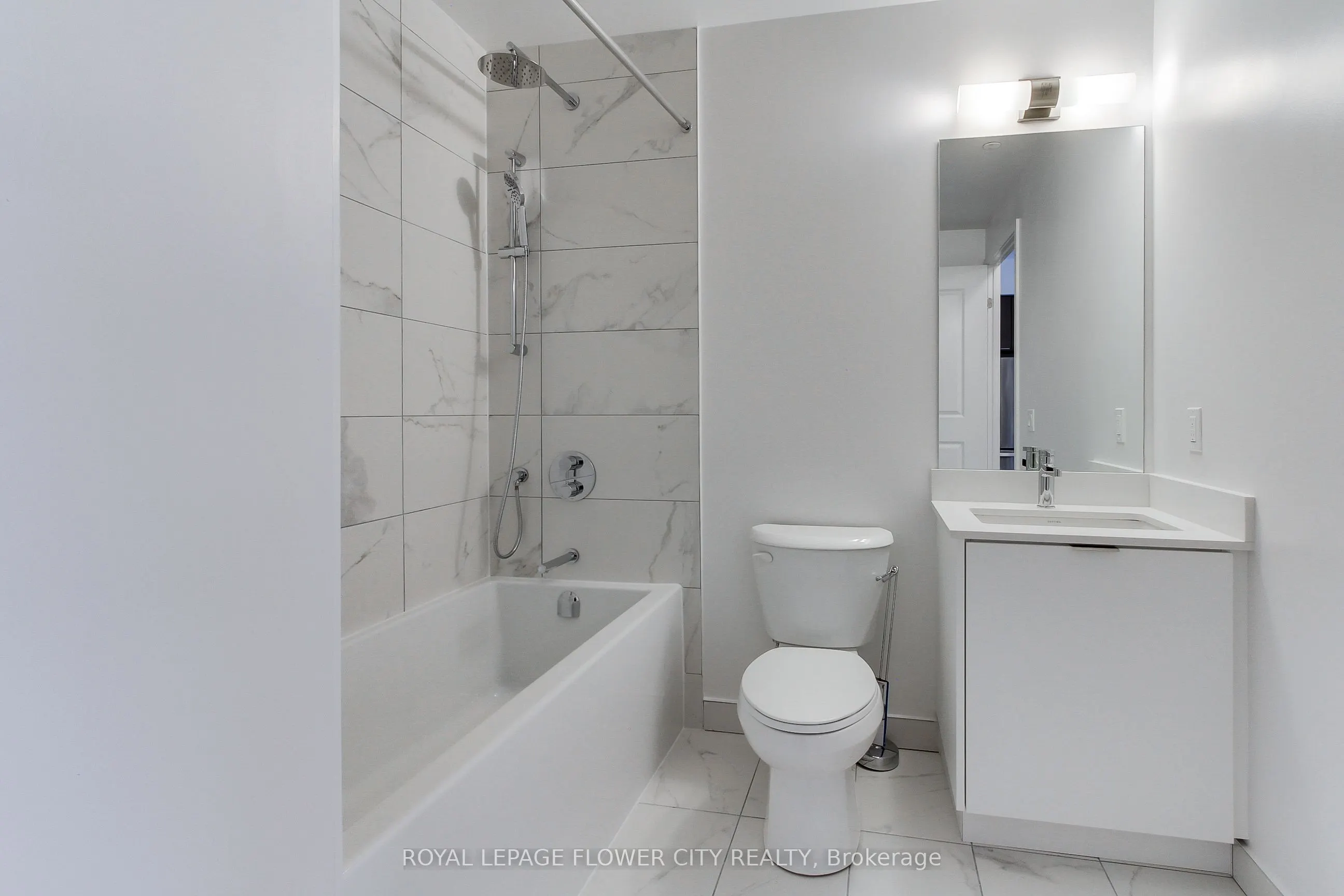 202 Burnhamthorpe Road E, #1506