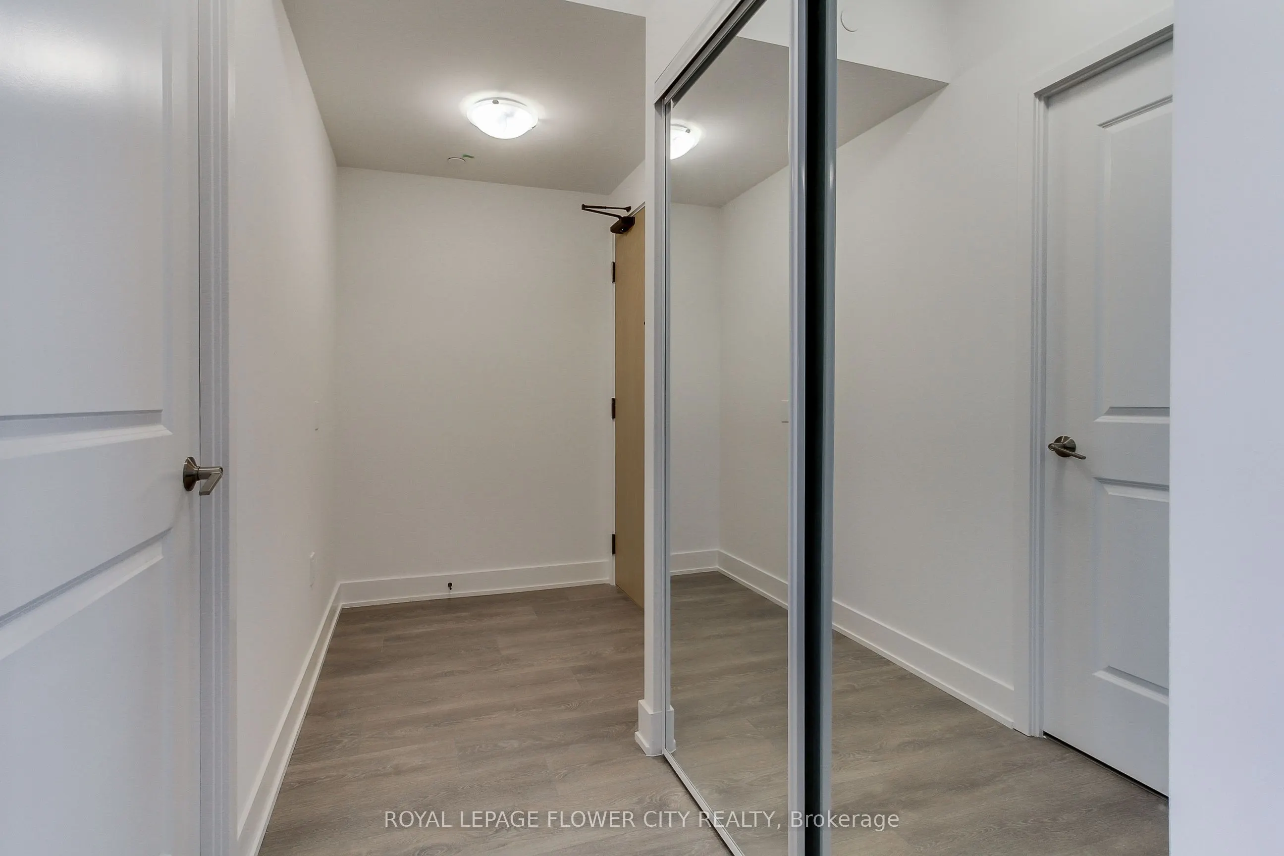 202 Burnhamthorpe Road E, #1506