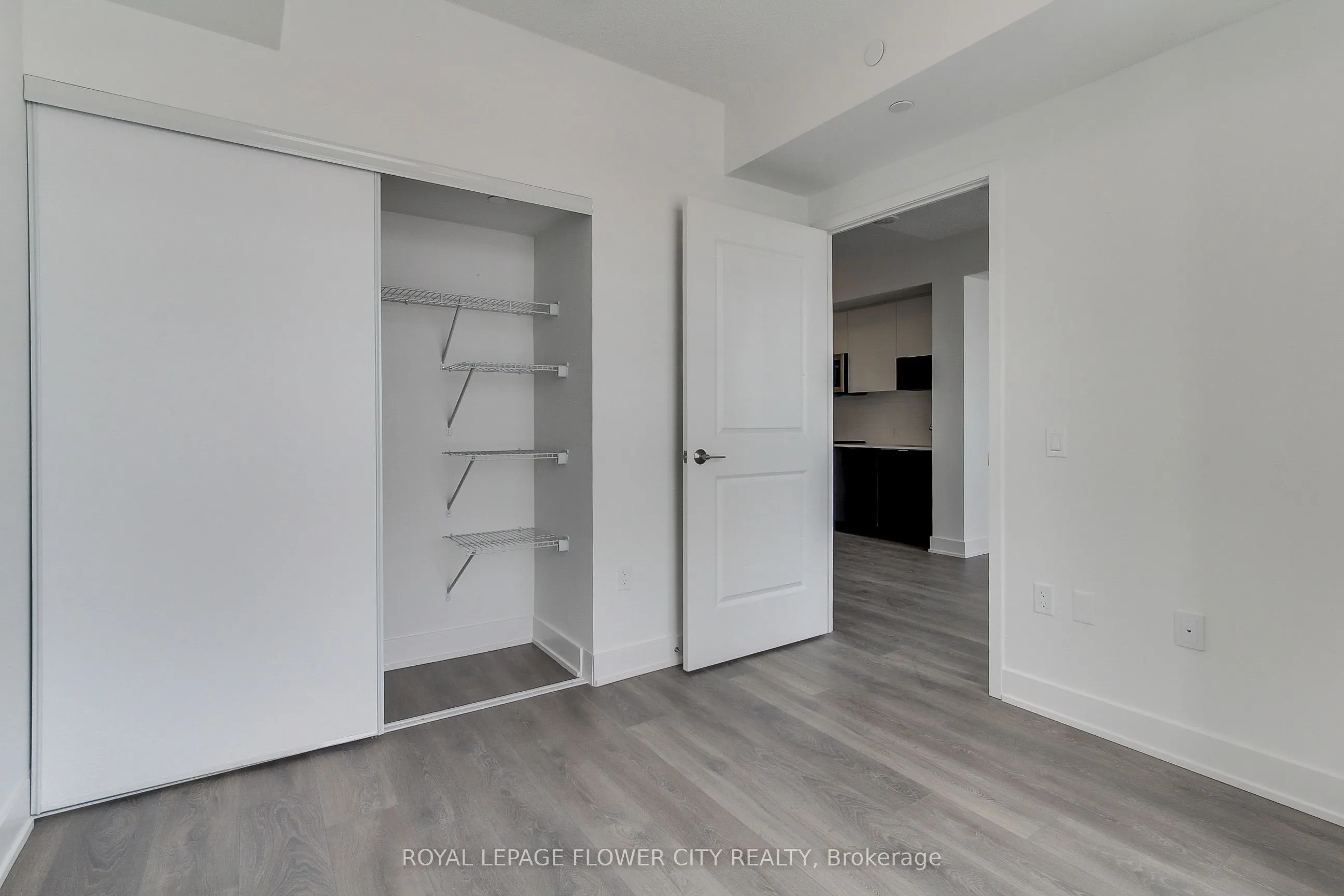 202 Burnhamthorpe Road E, #1506
