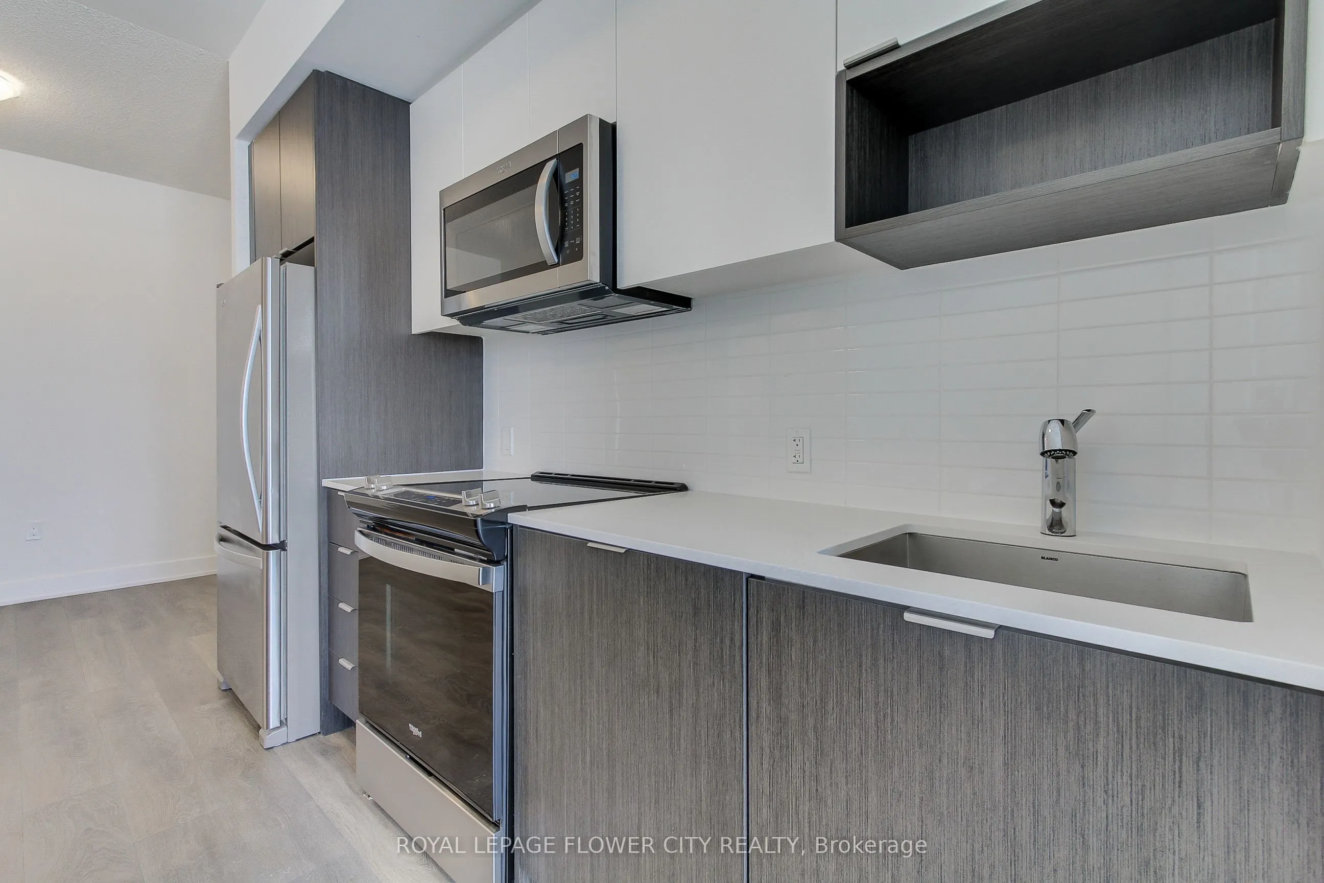 202 Burnhamthorpe Road E, #1506