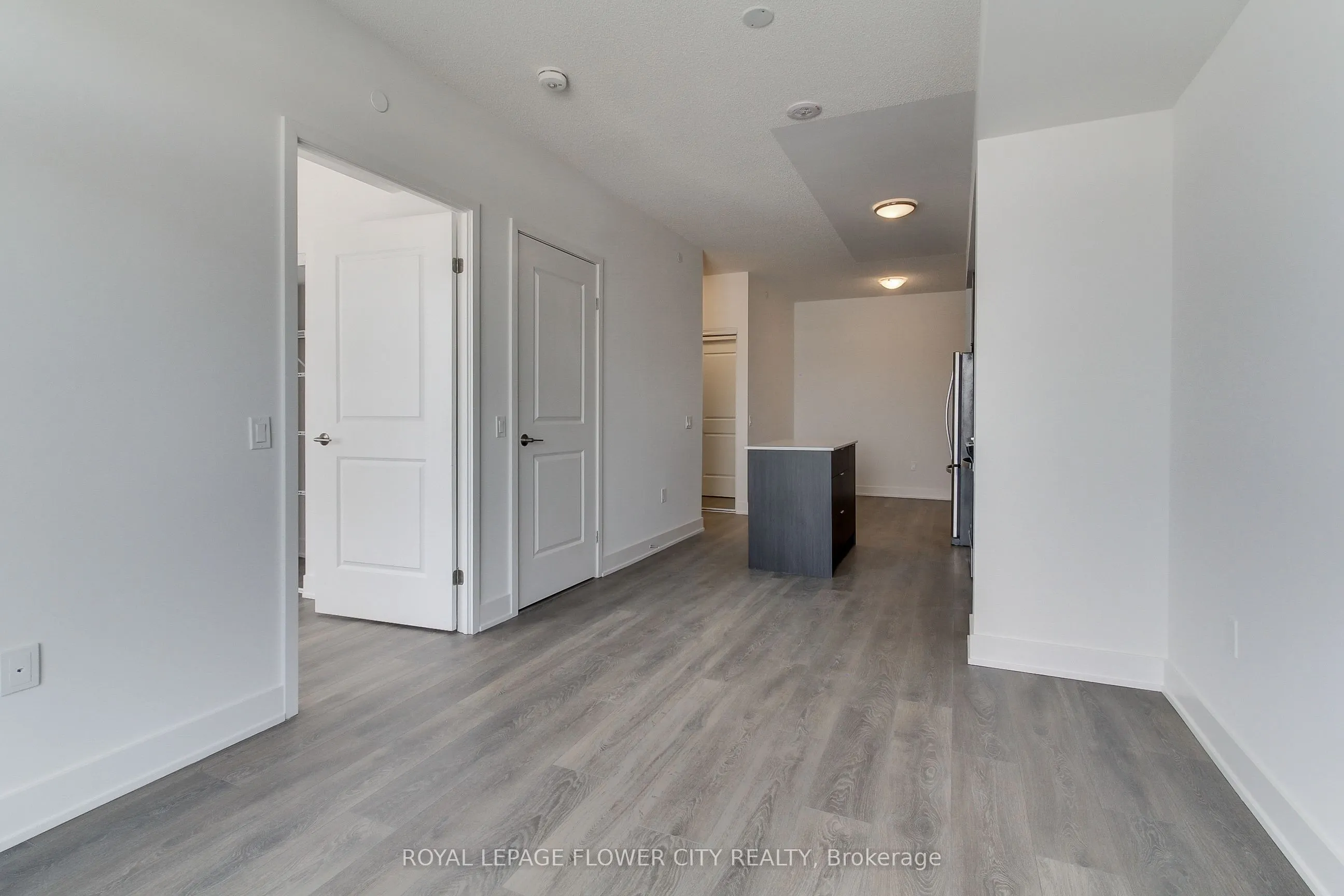 202 Burnhamthorpe Road E, #1506