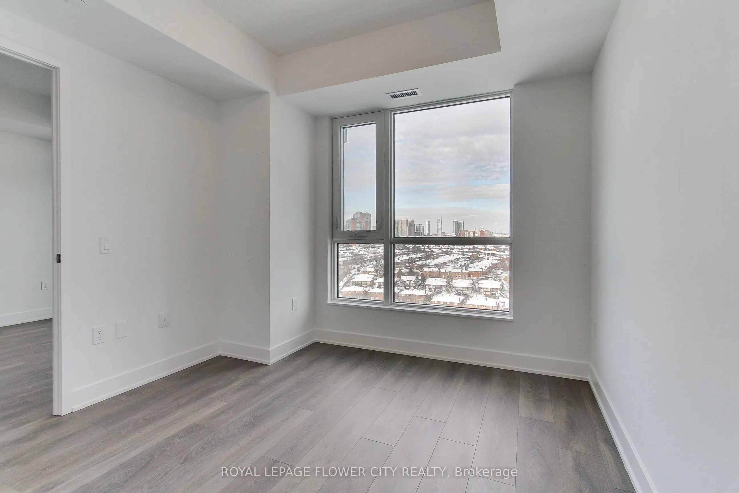 202 Burnhamthorpe Road E, #1506