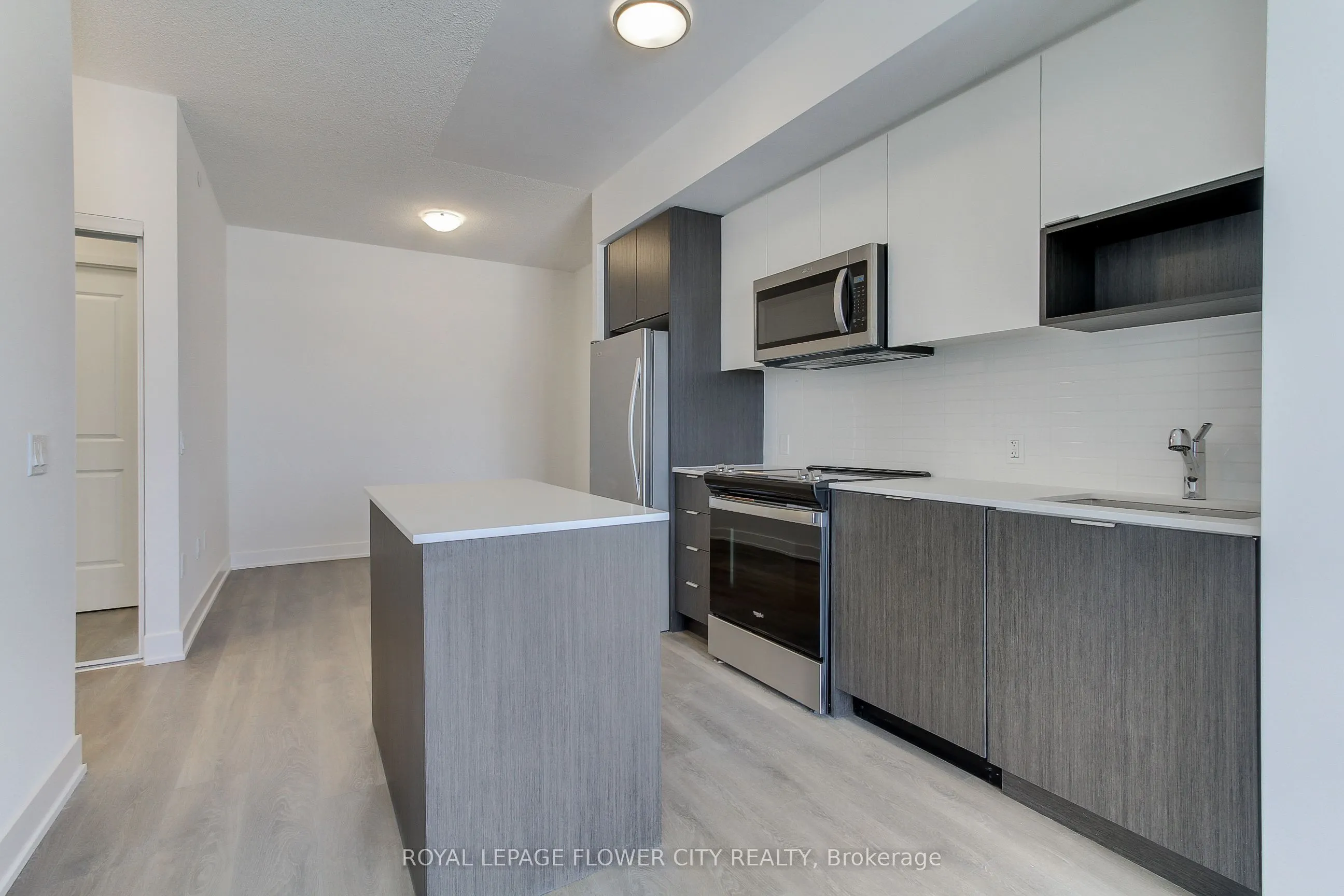 202 Burnhamthorpe Road E, #1506