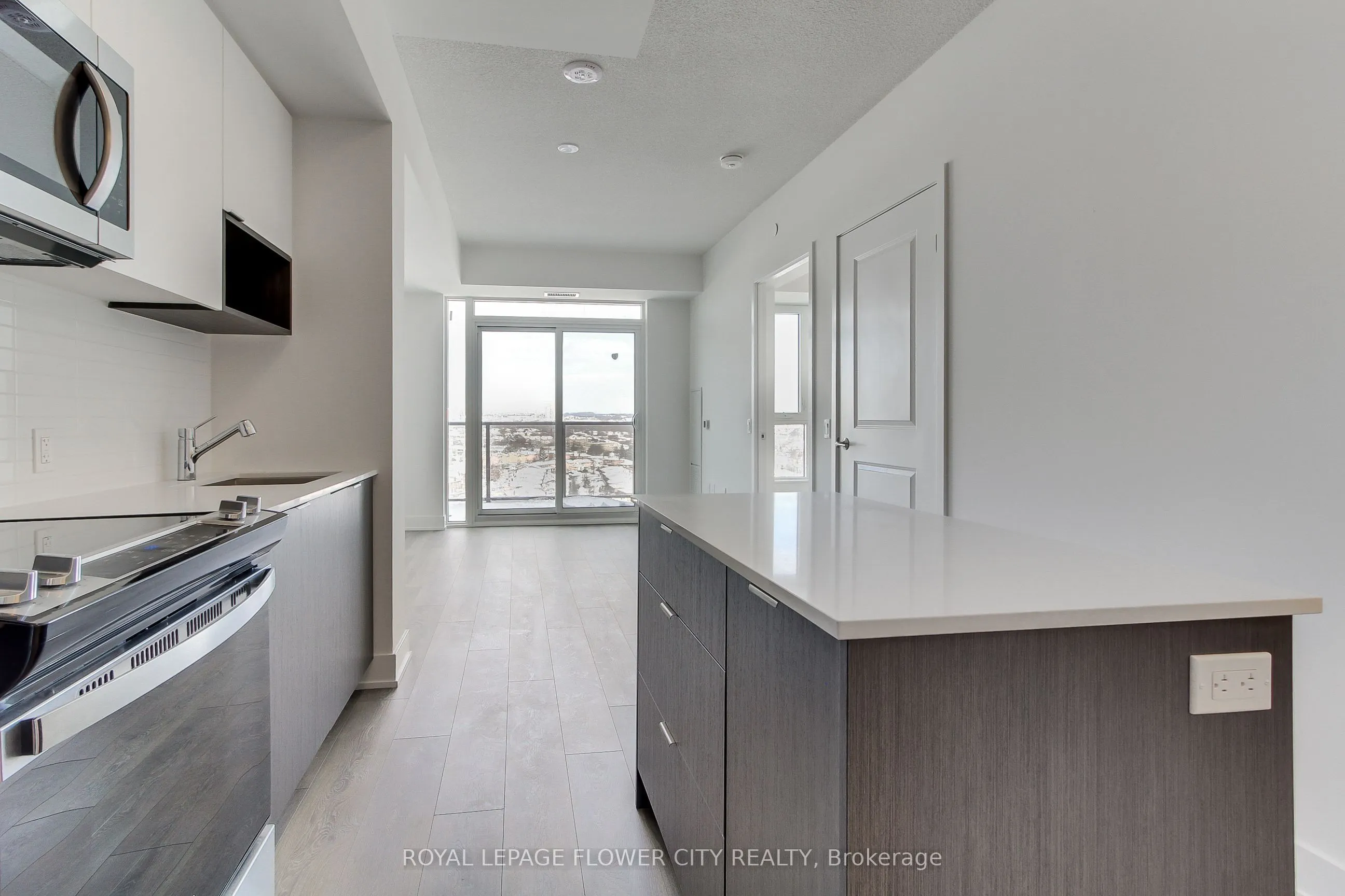202 Burnhamthorpe Road E, #1506