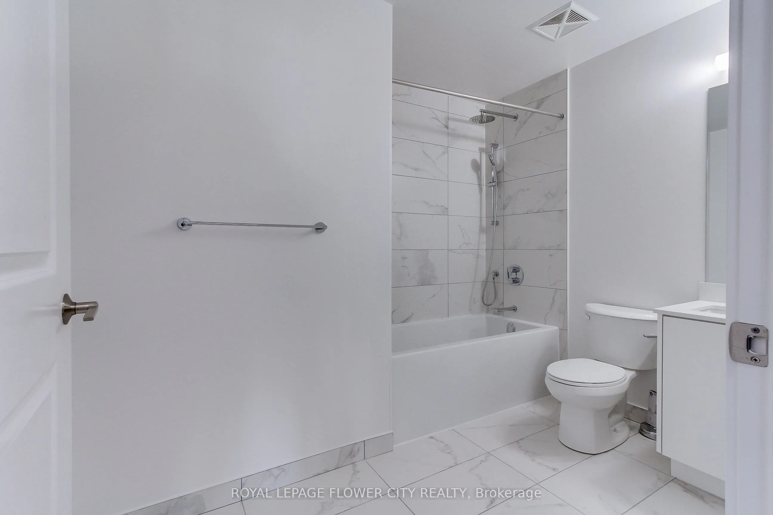 202 Burnhamthorpe Road E, #1506