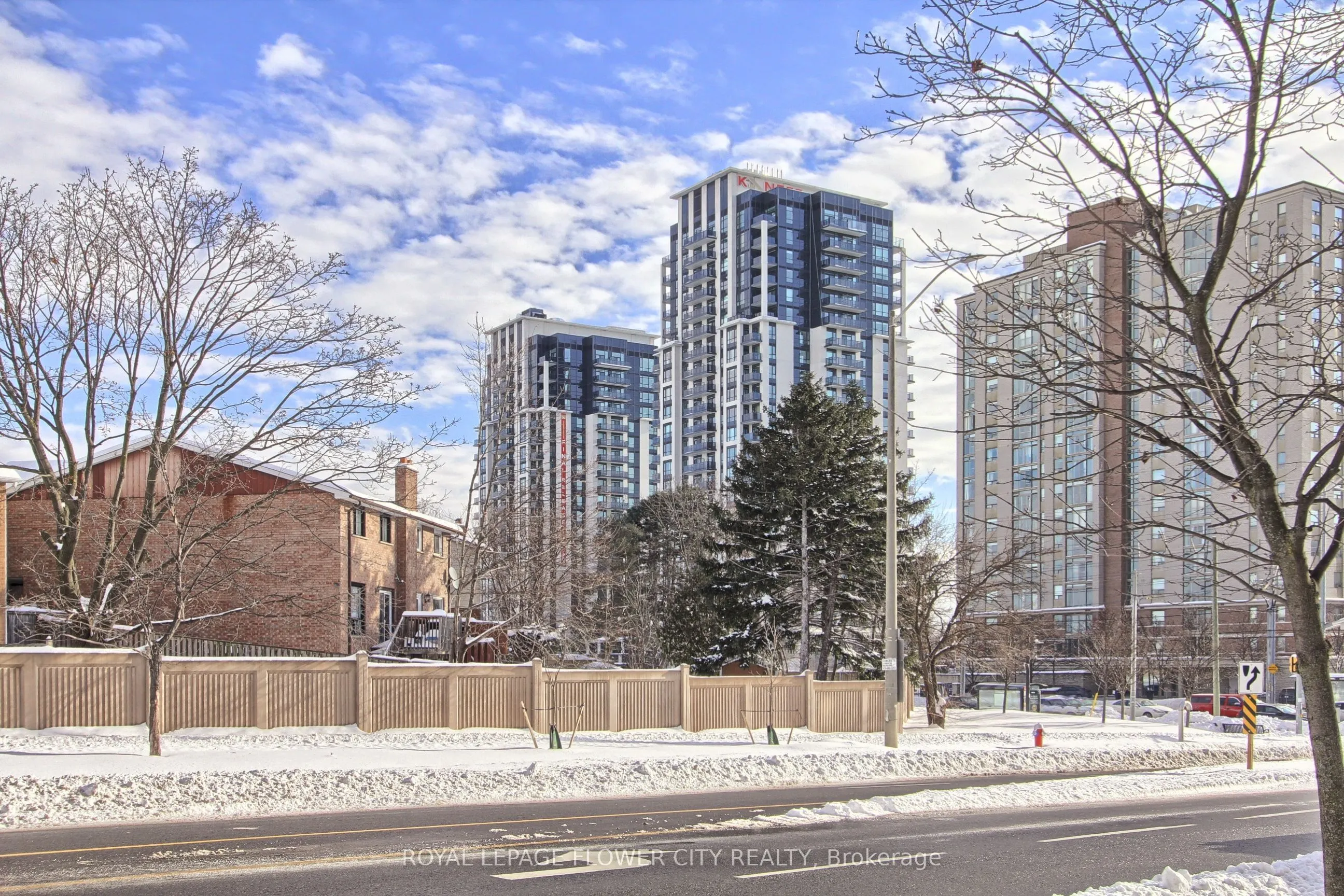 202 Burnhamthorpe Road E, #1506