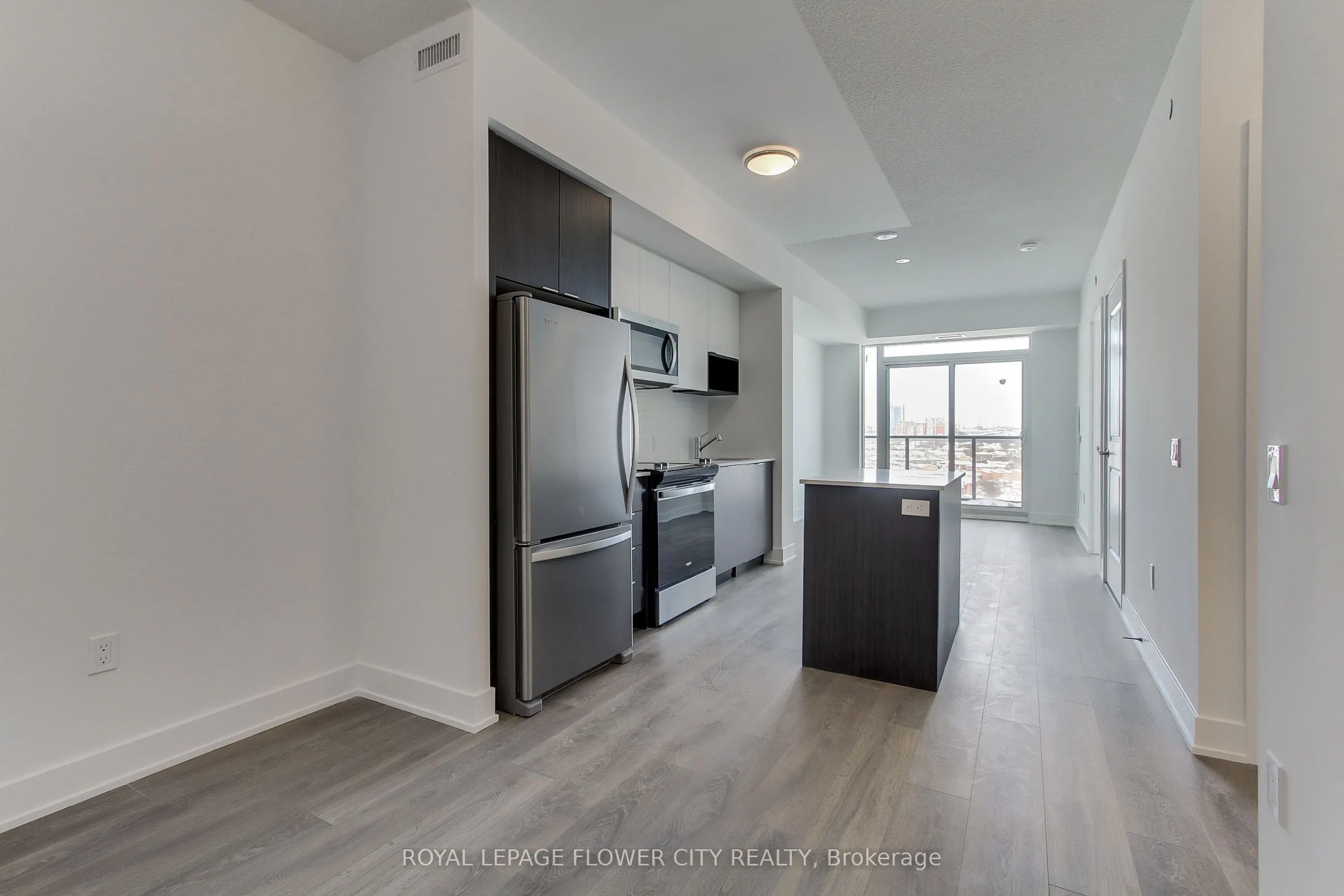 202 Burnhamthorpe Road E, #1506