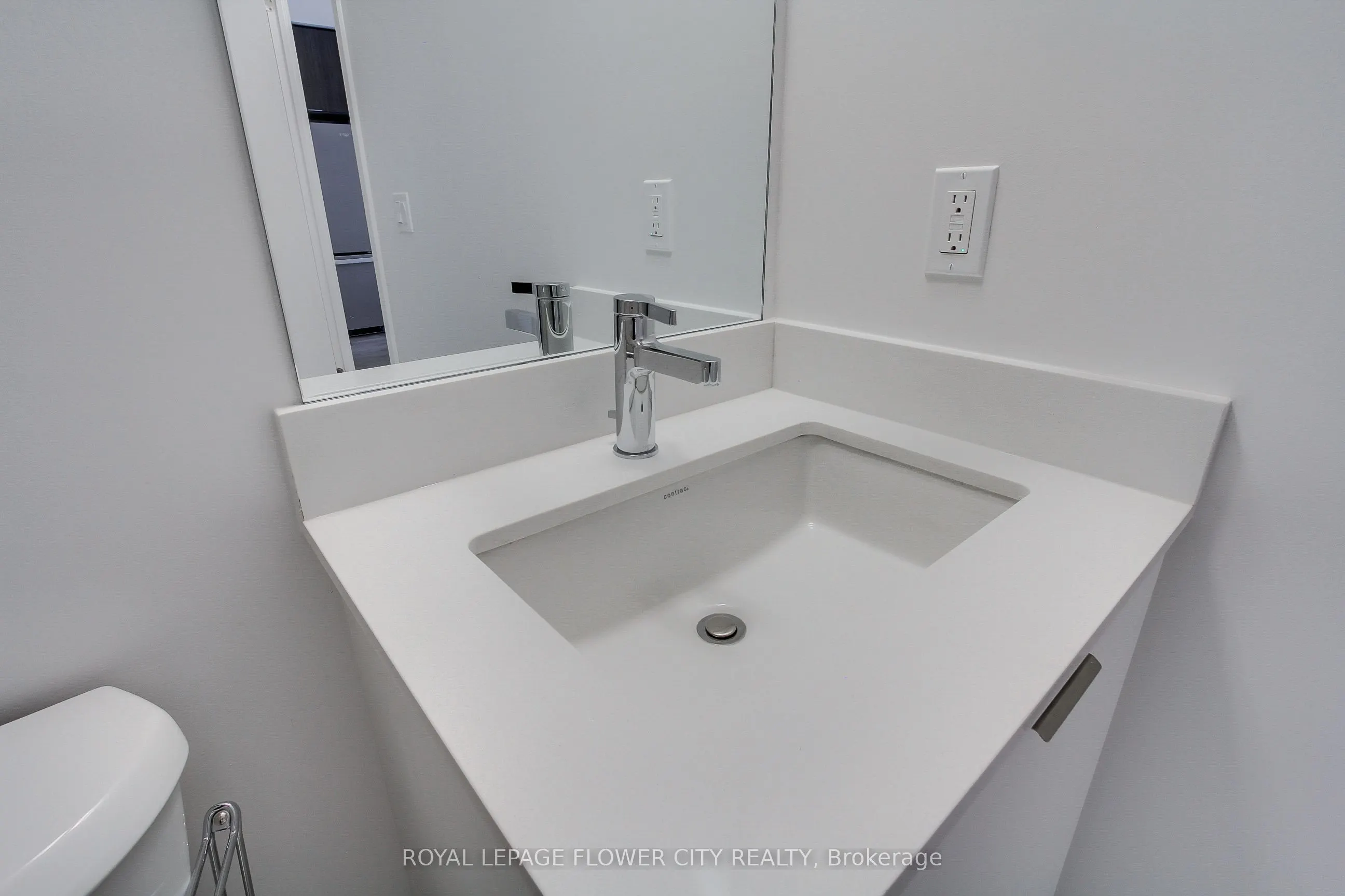 202 Burnhamthorpe Road E, #1506