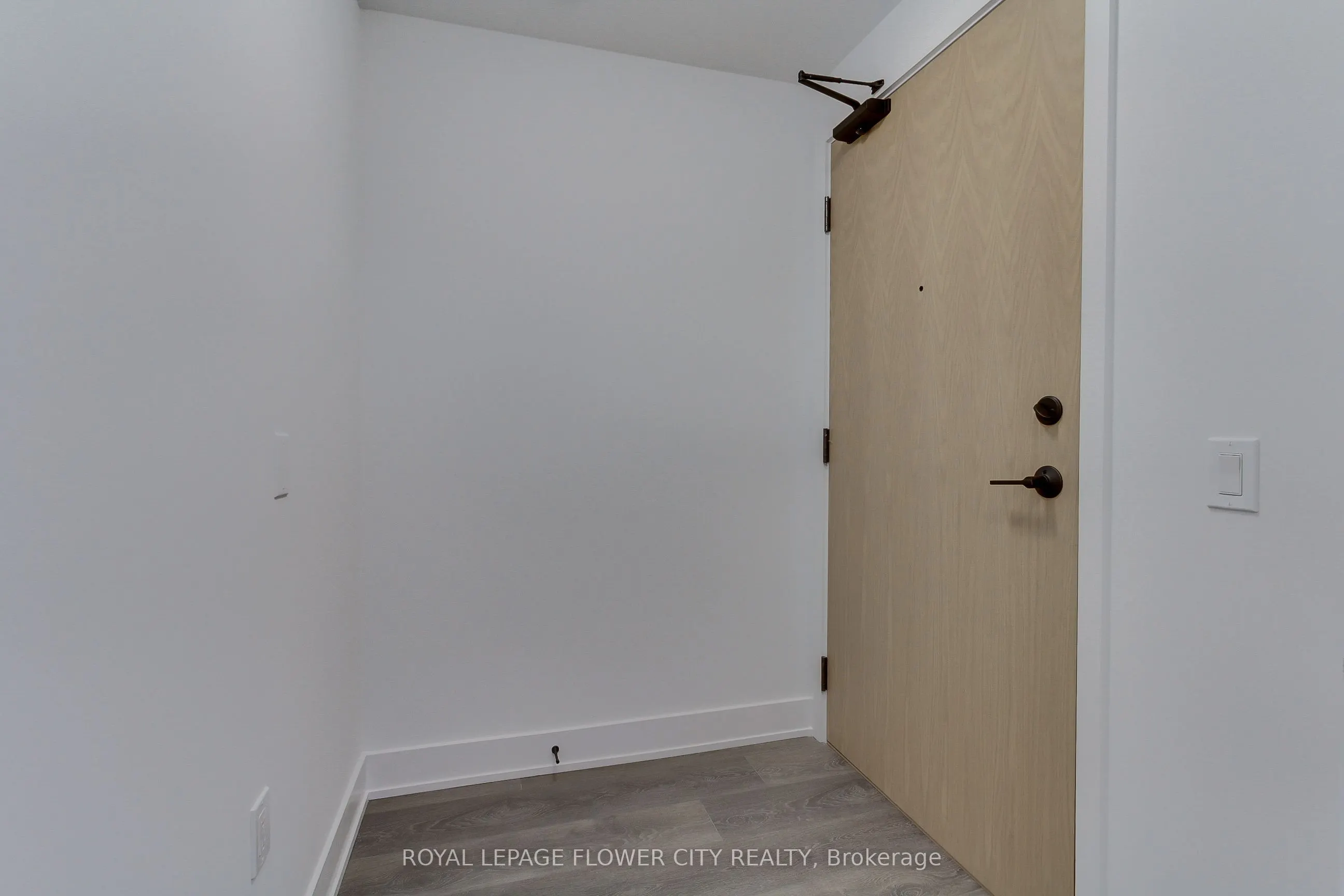 202 Burnhamthorpe Road E, #1506