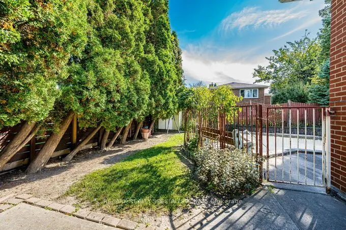 61 Brewster Crescent